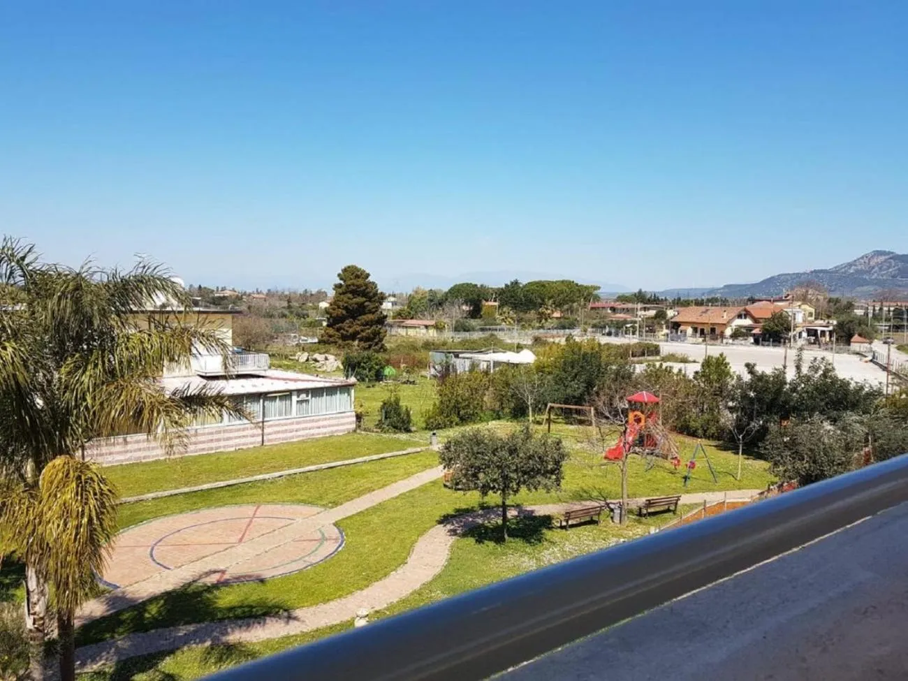 Property building in Assteas Rooms