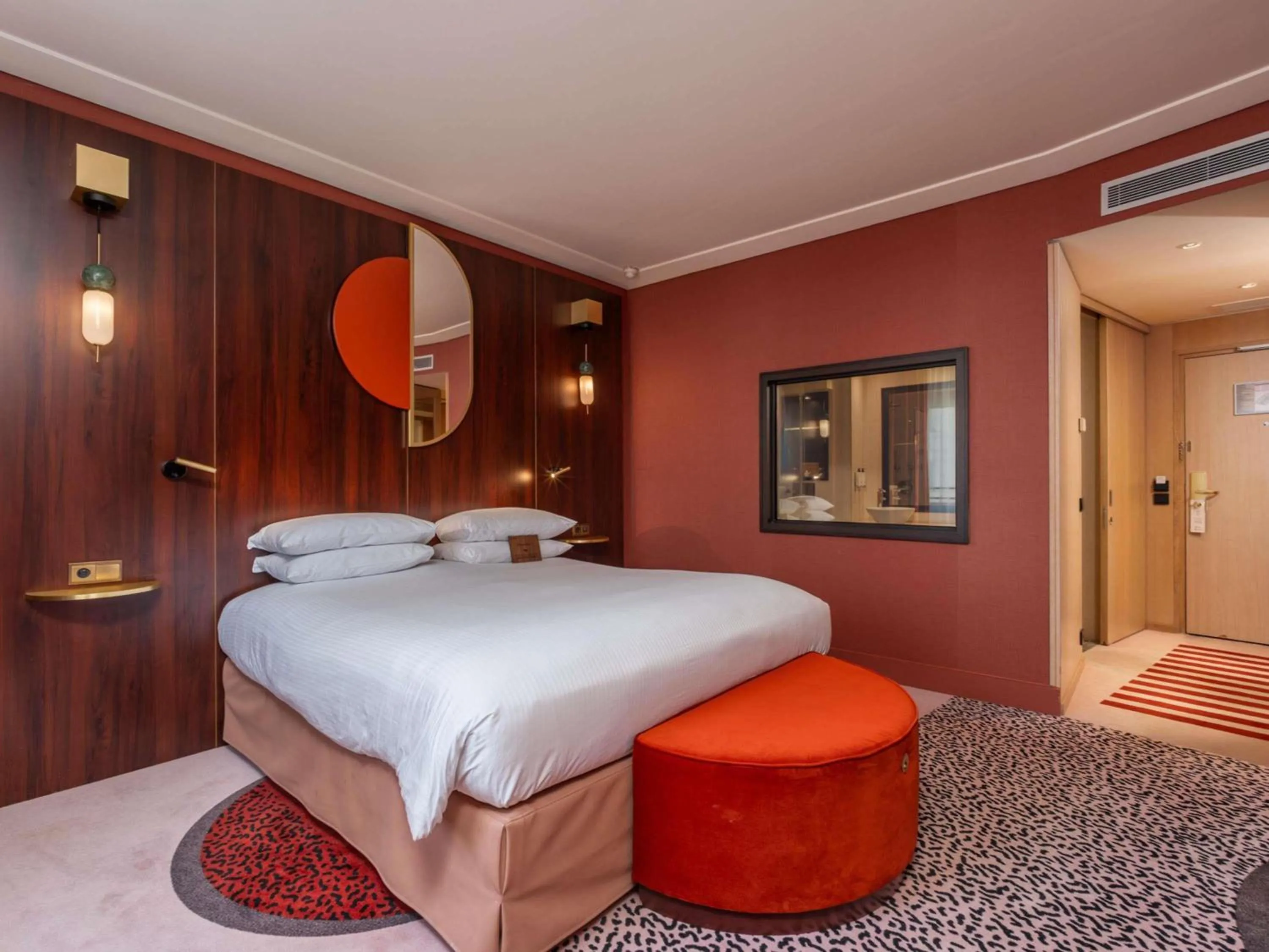 Bedroom, Bed in Nest Hotel Paris la Défense - MGallery Collection