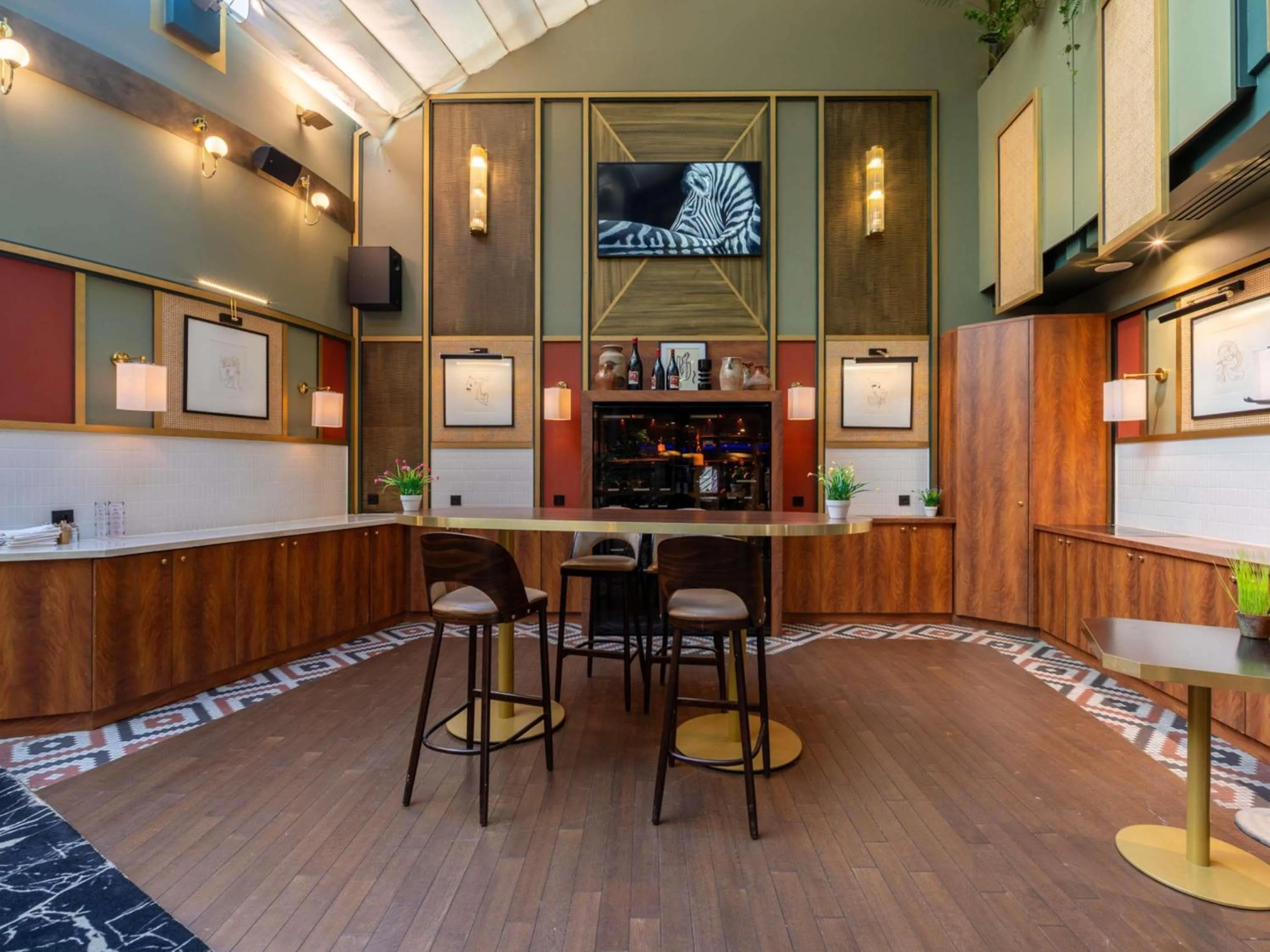 Restaurant/places to eat in Nest Hotel Paris la Défense - MGallery Collection