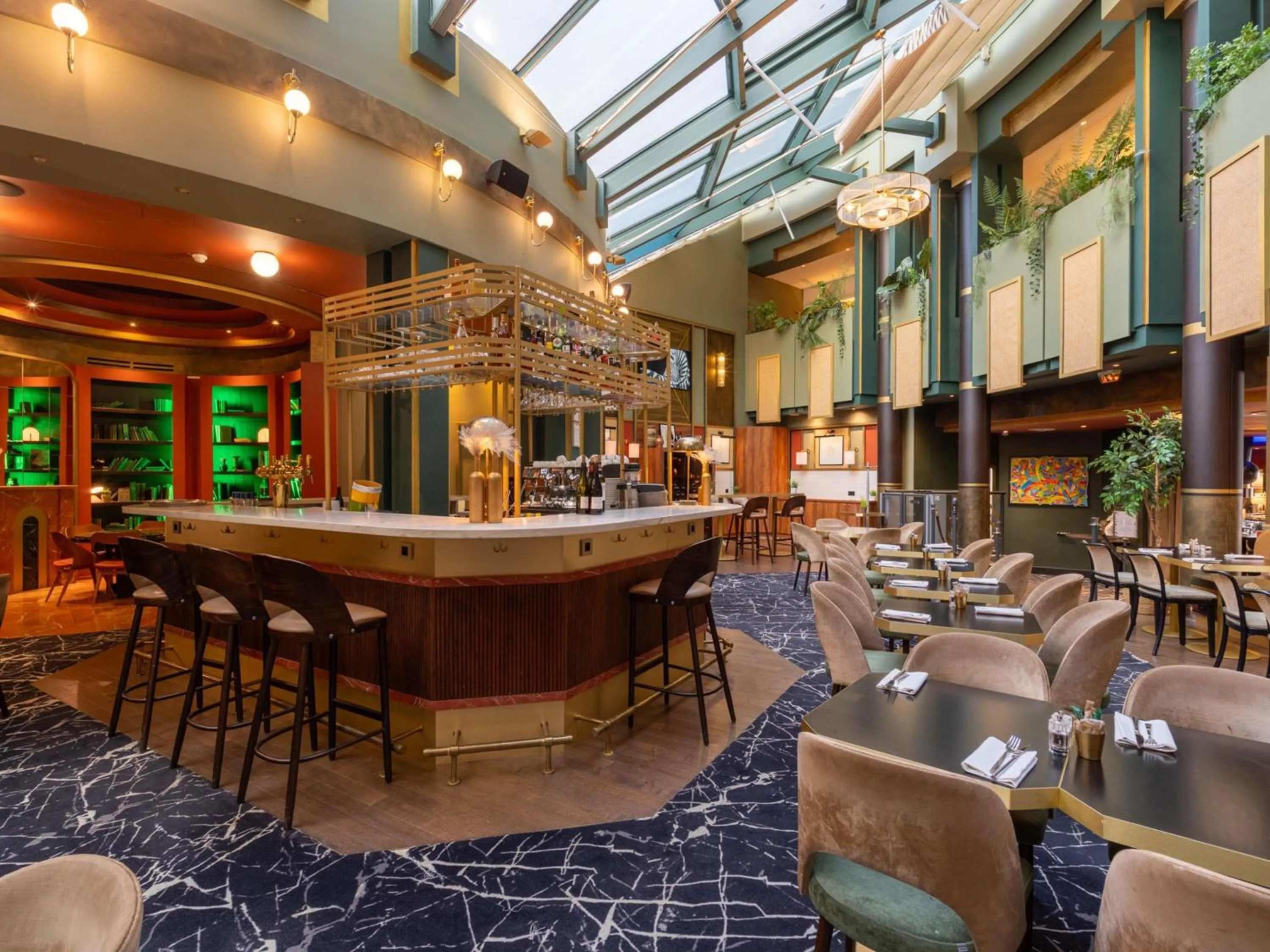 Restaurant/places to eat in Nest Hotel Paris la Défense - MGallery Collection