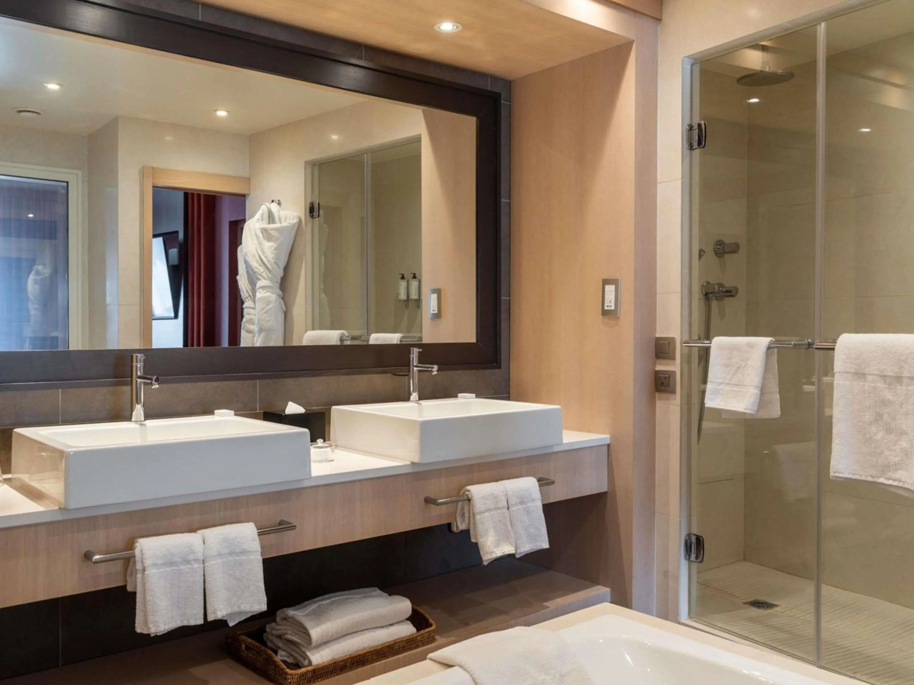 Bedroom in Nest Hotel Paris la Défense - MGallery Collection