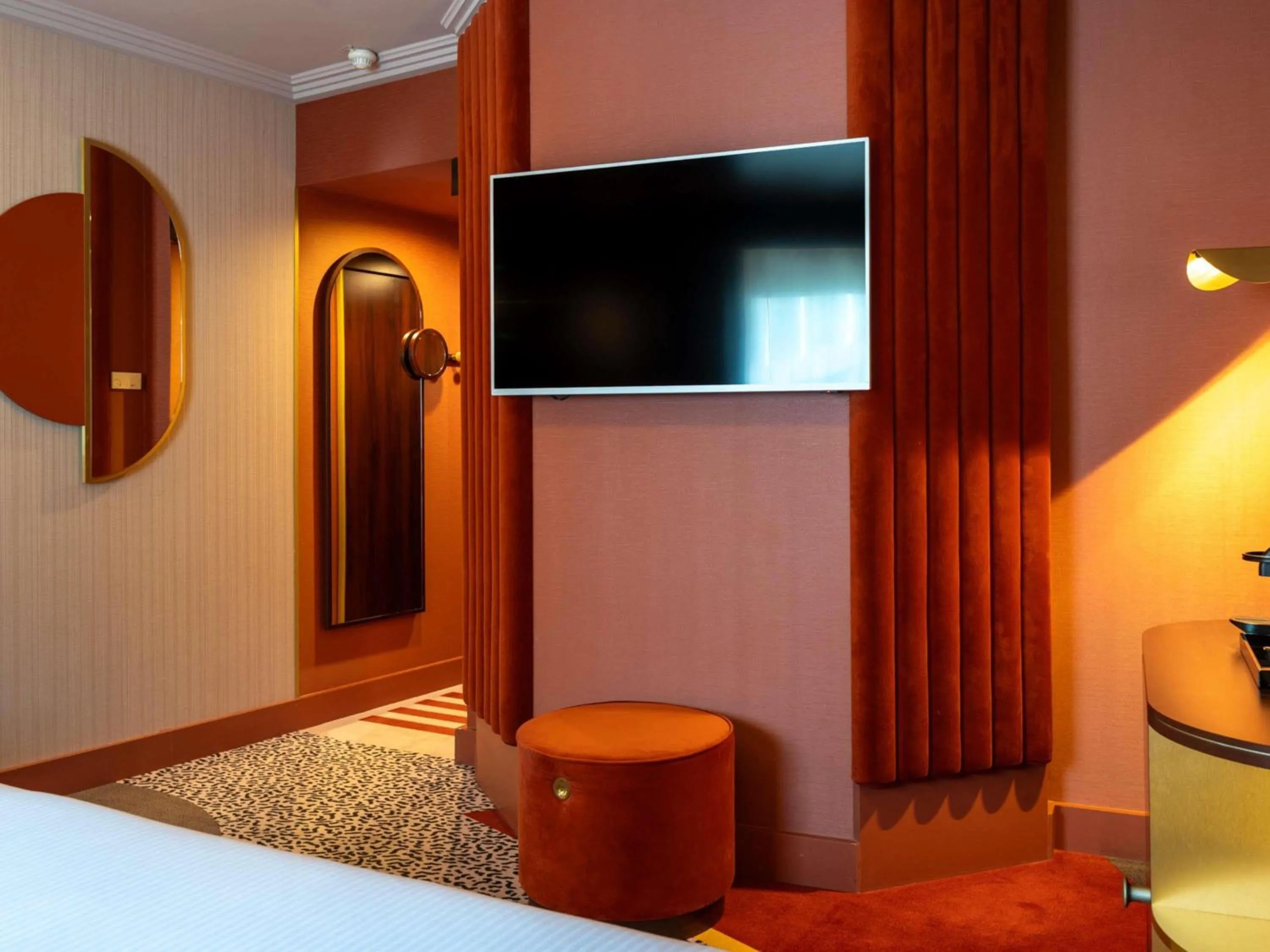 Bedroom, Bed in Nest Hotel Paris la Défense - MGallery Collection