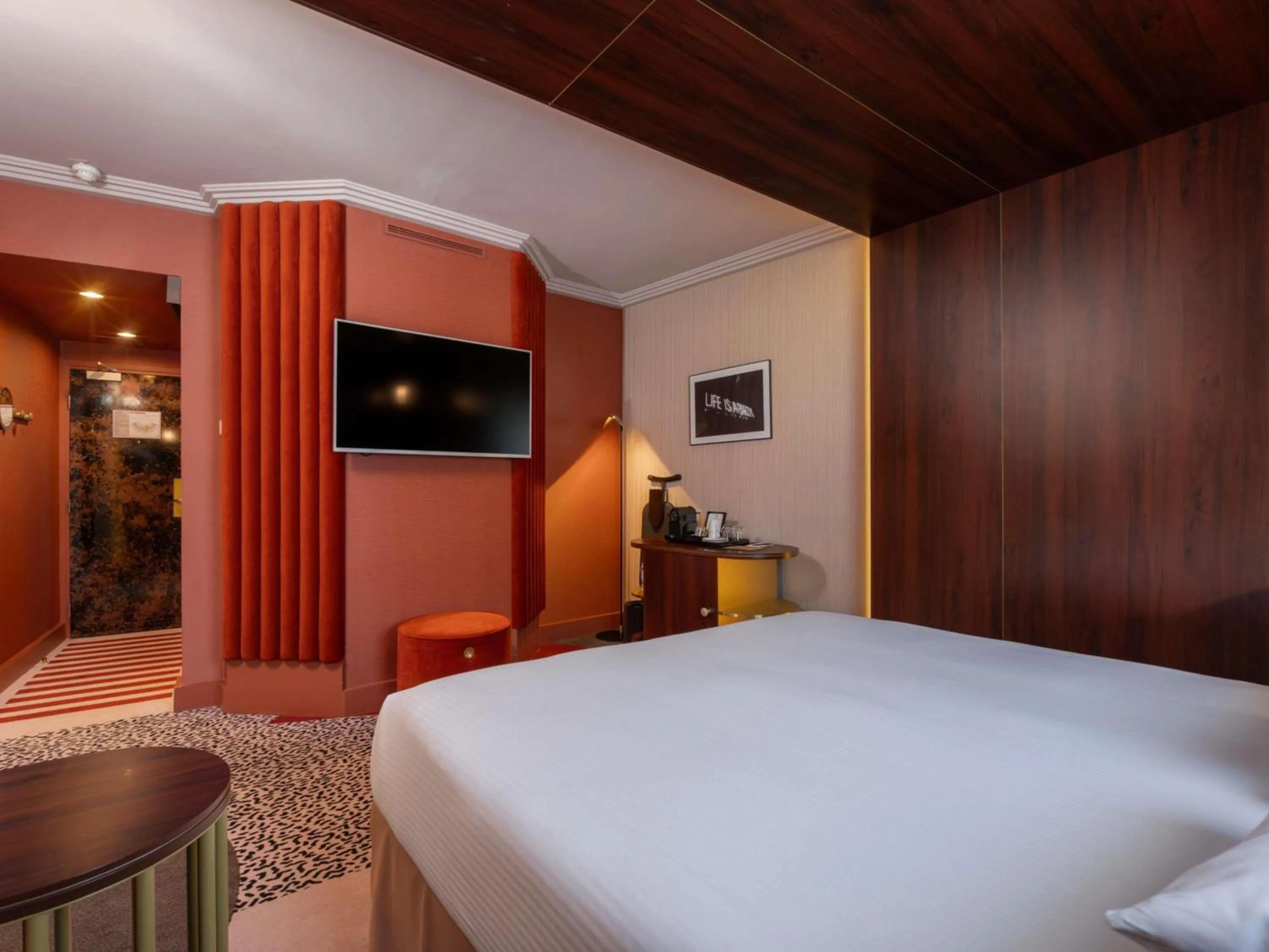 Bedroom, Bed in Nest Hotel Paris la Défense - MGallery Collection