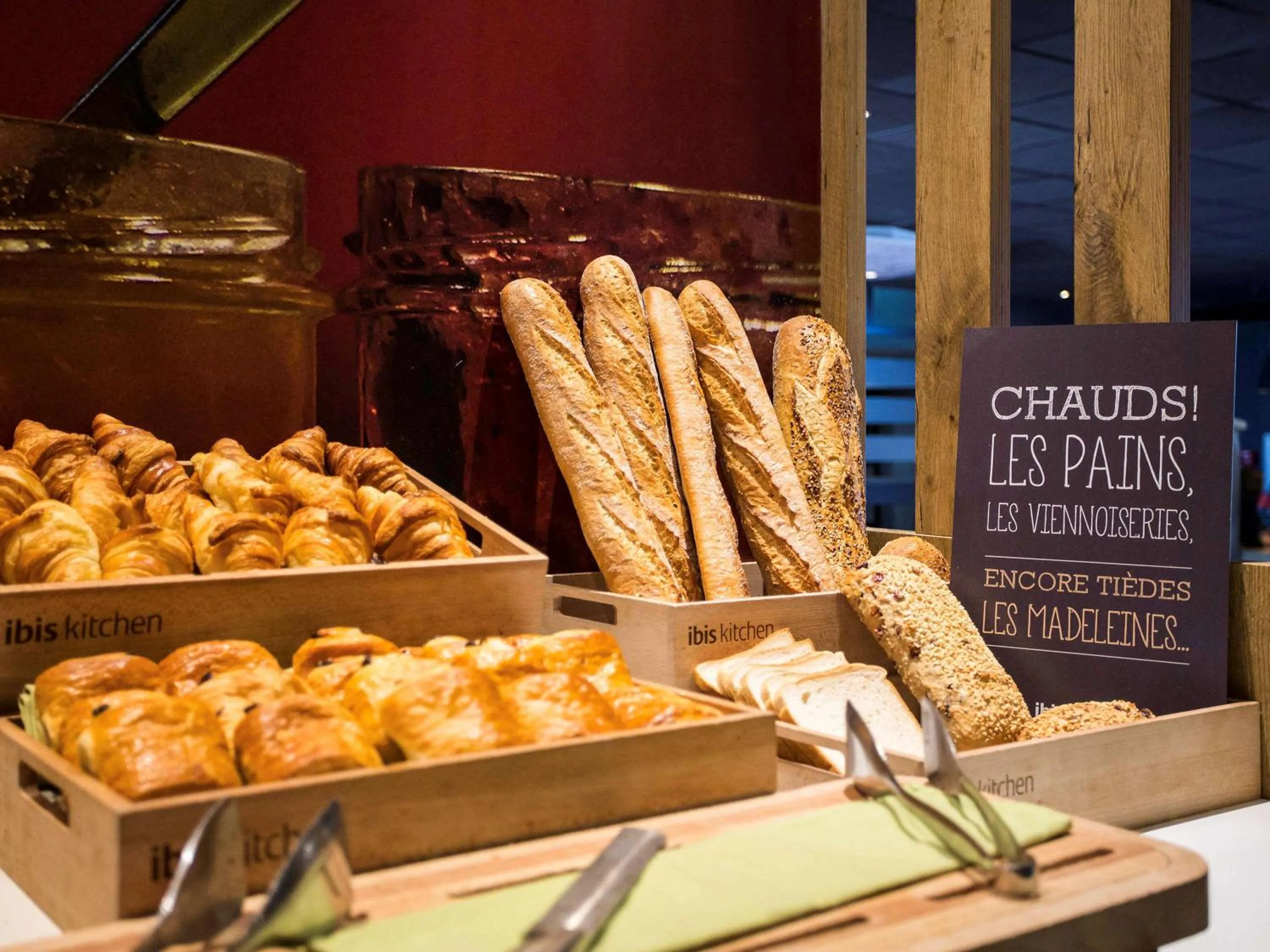 Restaurant/places to eat in ibis Bordeaux Lac