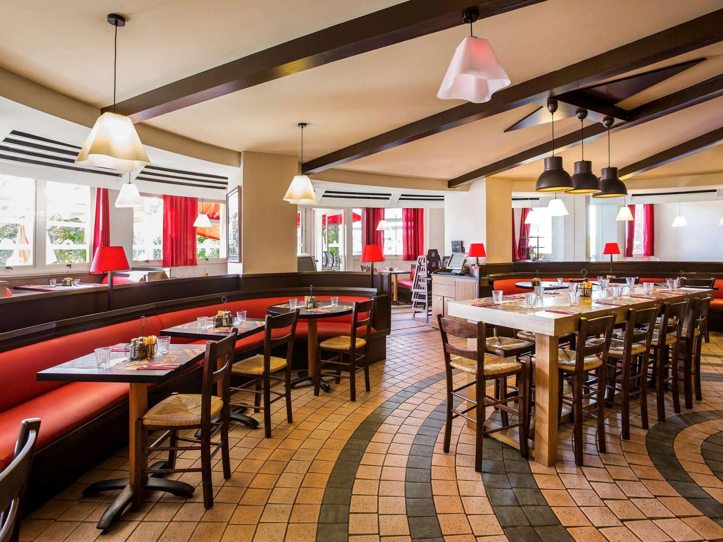 Restaurant/places to eat in ibis Bordeaux Lac