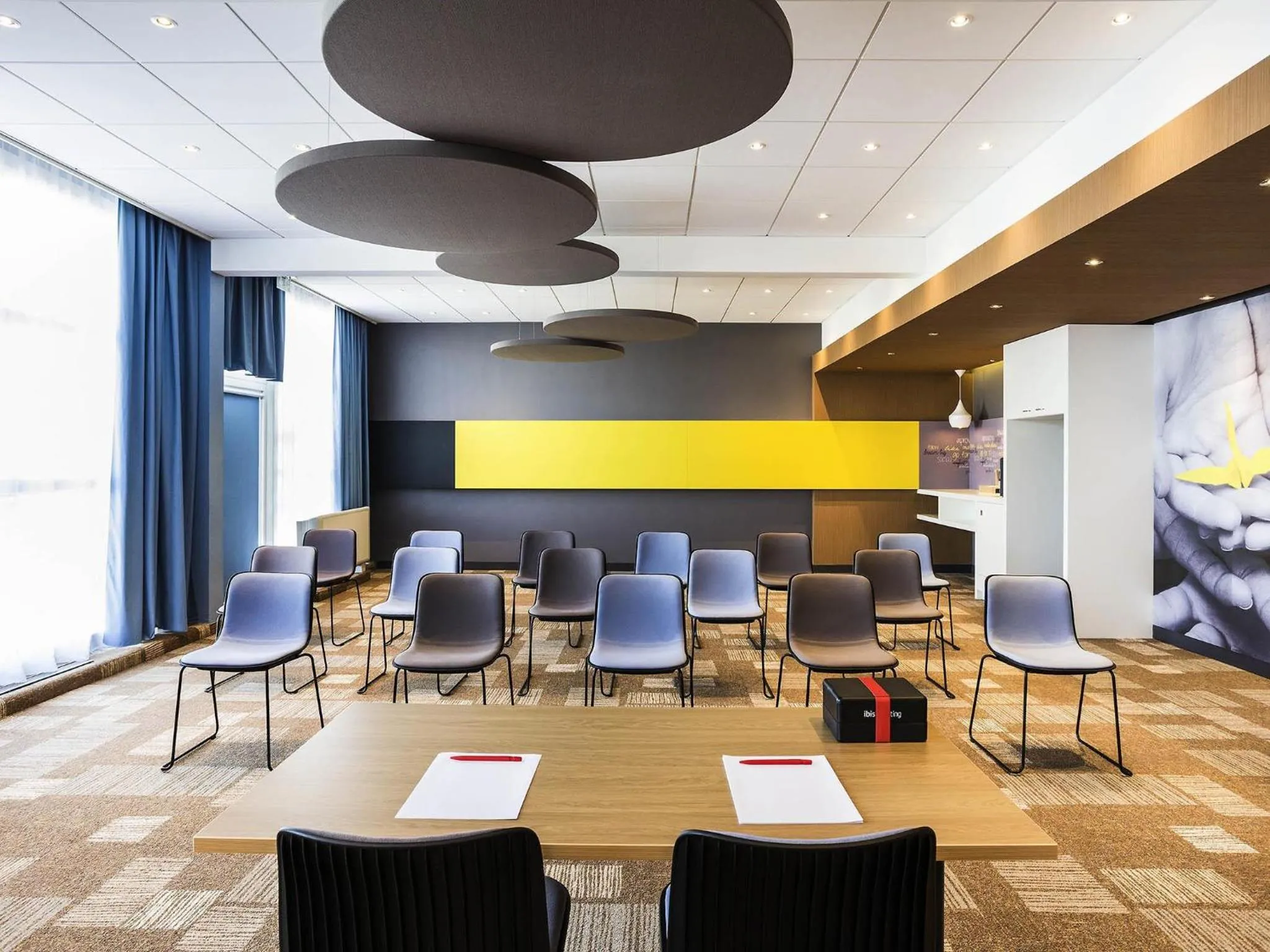 Meeting/conference room in ibis Bordeaux Lac