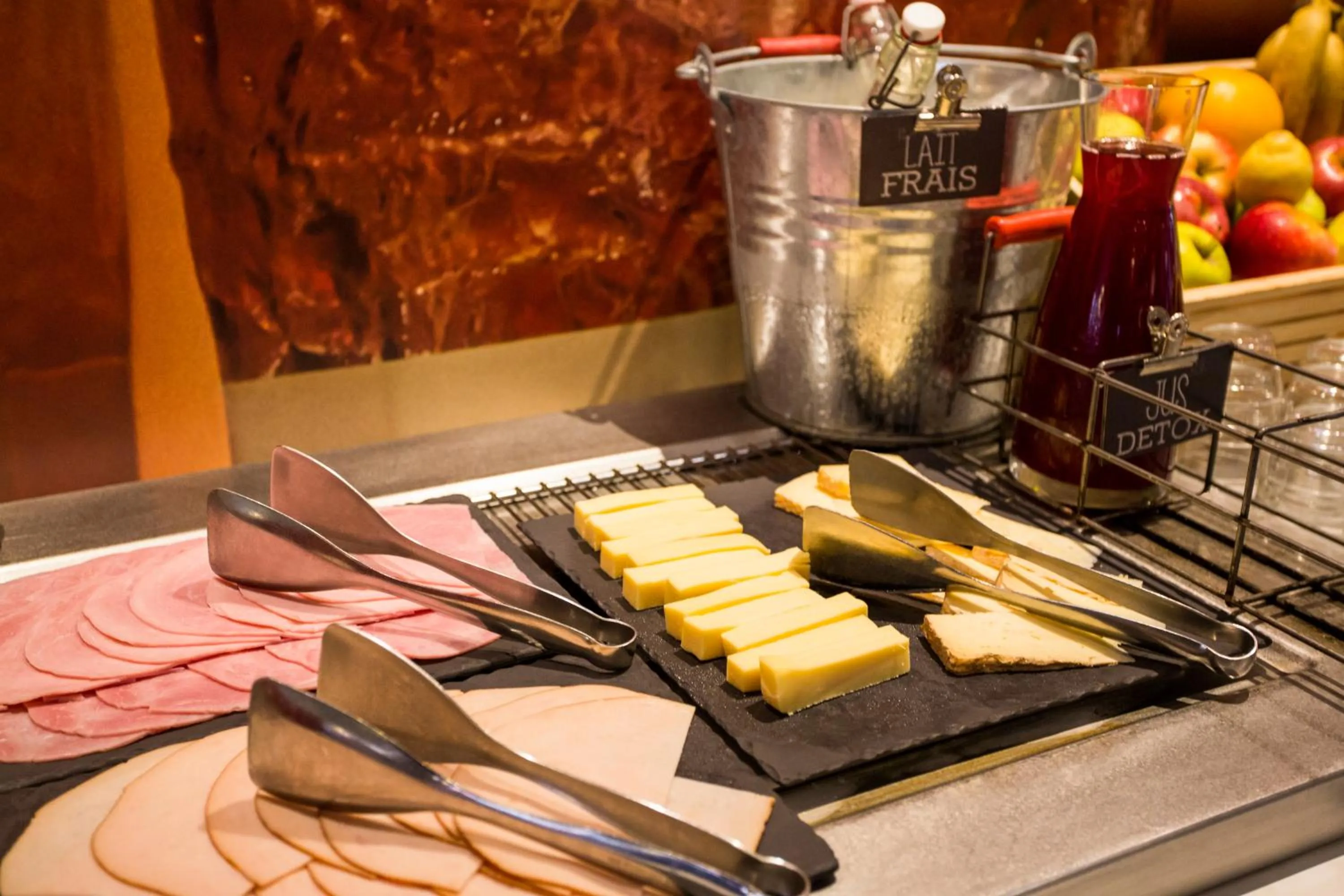 Food in ibis Bordeaux Lac