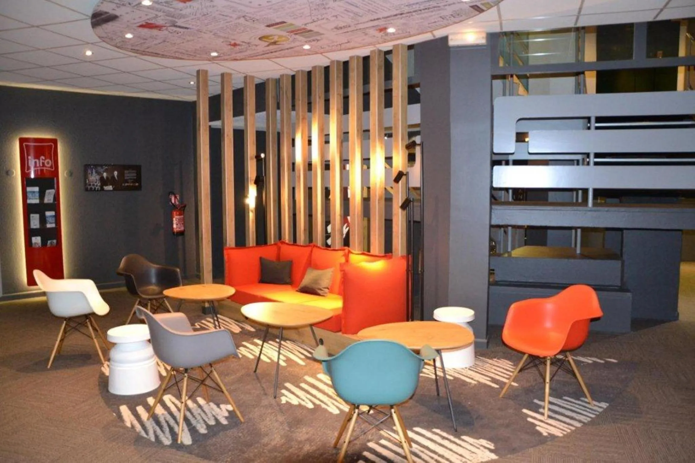 Lobby or reception in ibis Bordeaux Lac