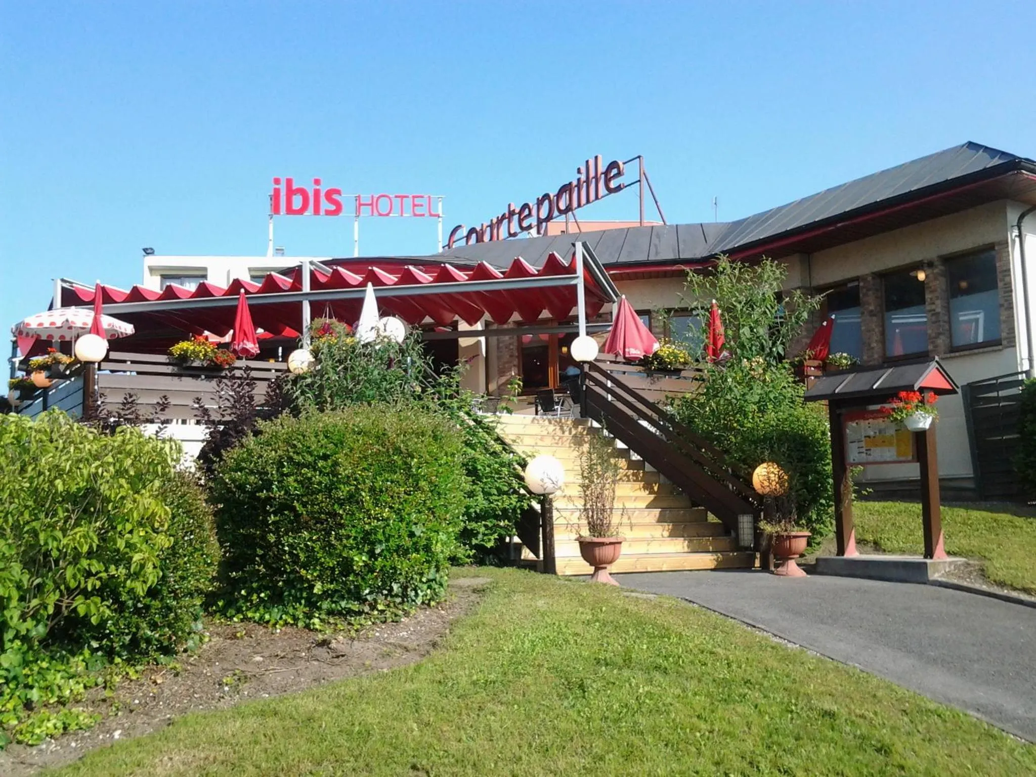 Area and facilities in ibis Bordeaux Lac