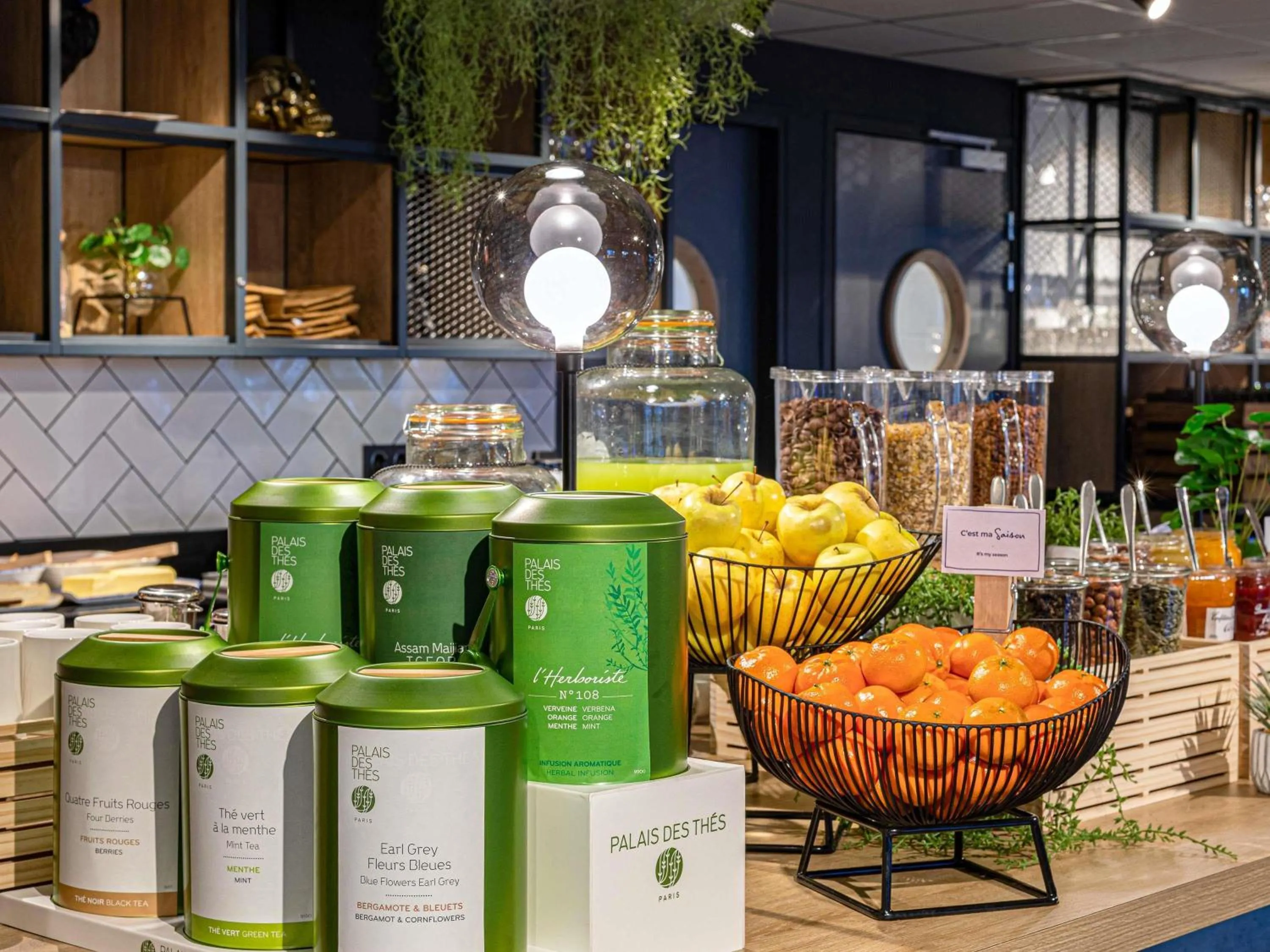 Breakfast in ibis Bordeaux Lac