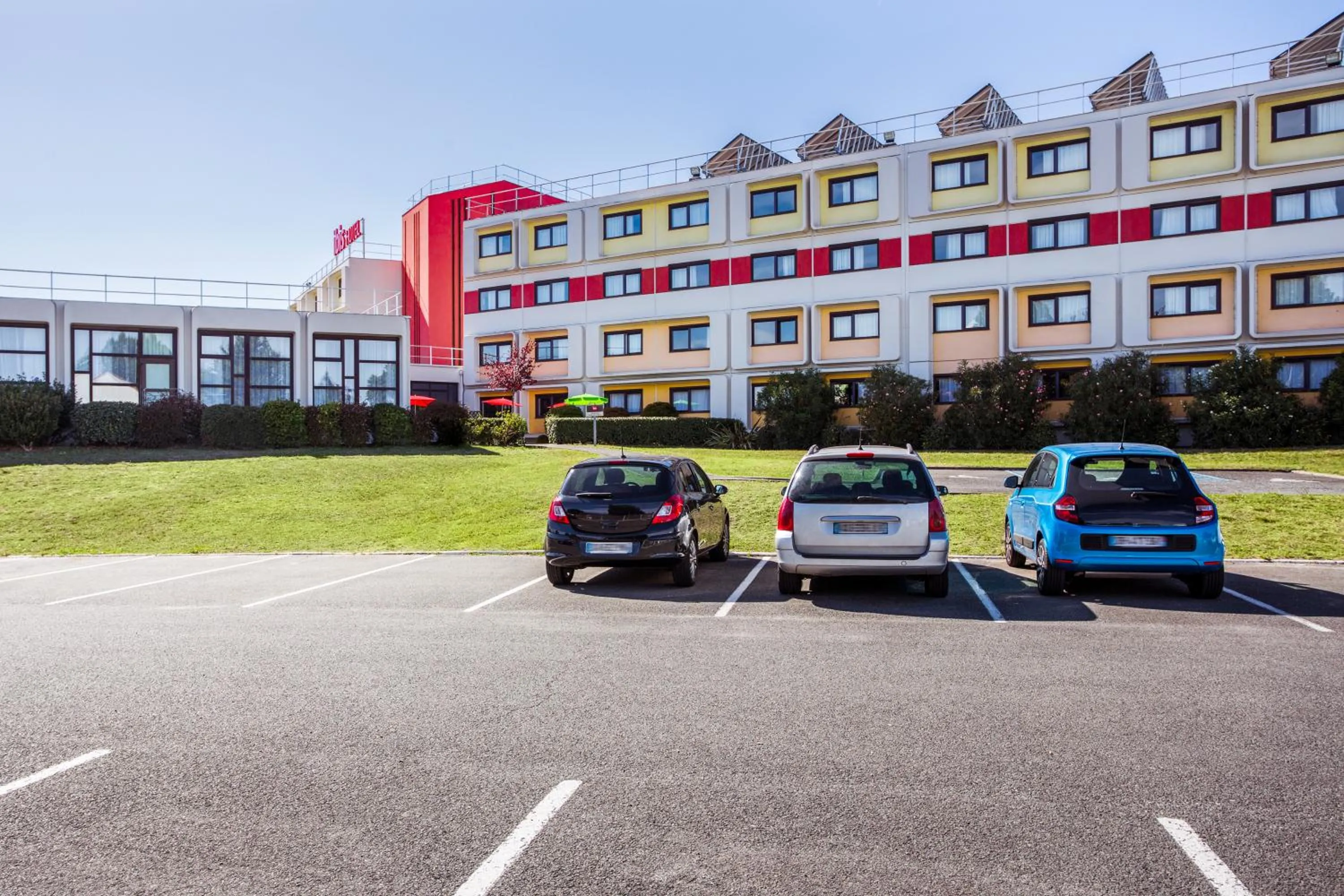 Property building in ibis Bordeaux Lac