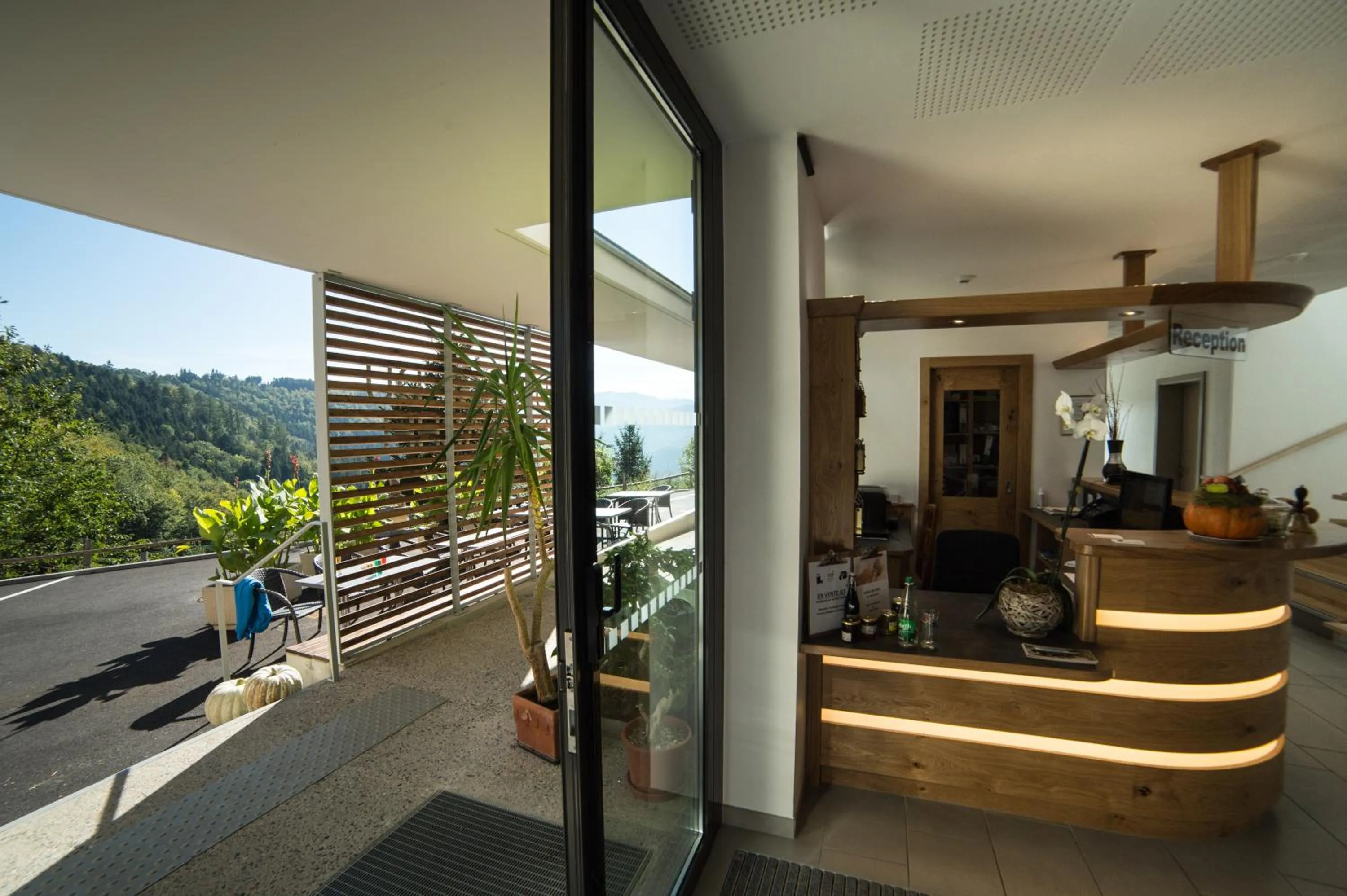 Lobby or reception in Logis Auberge Du Mehrbachel - Hôtel & Restaurant