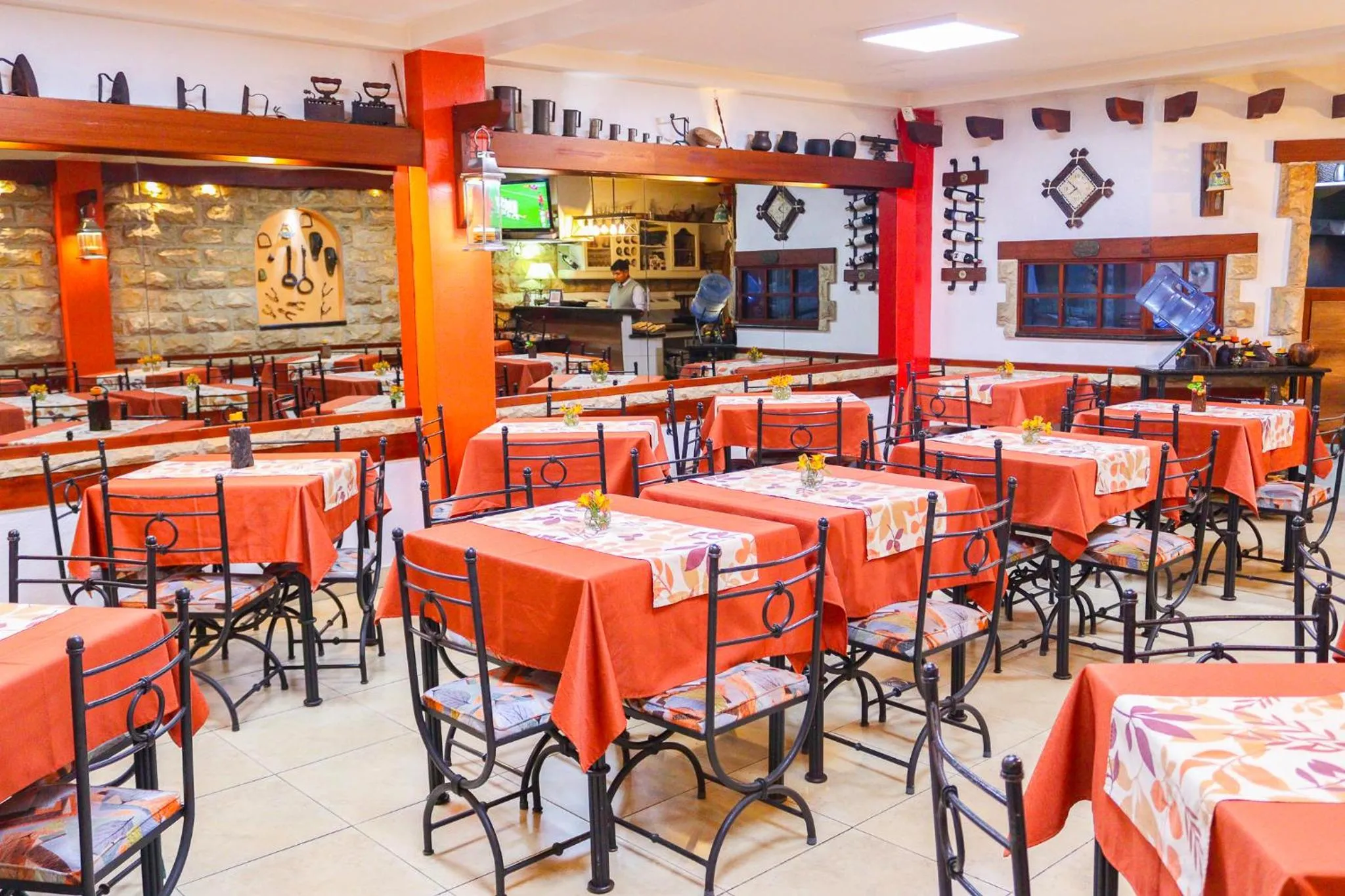 Restaurant/places to eat in Hotel Rodelu