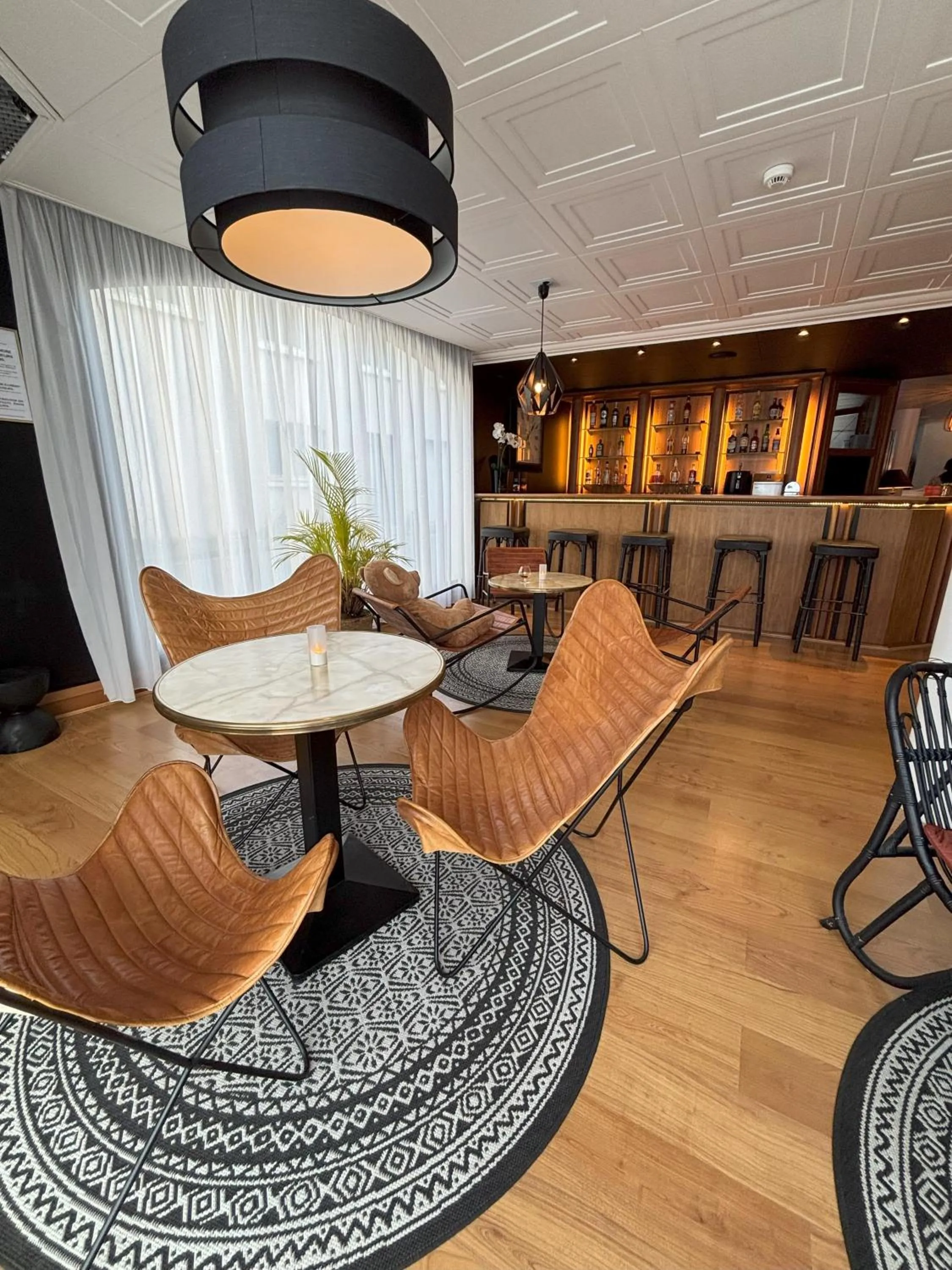 Lounge or bar in Hôtel Le Valois, Cognac Centre