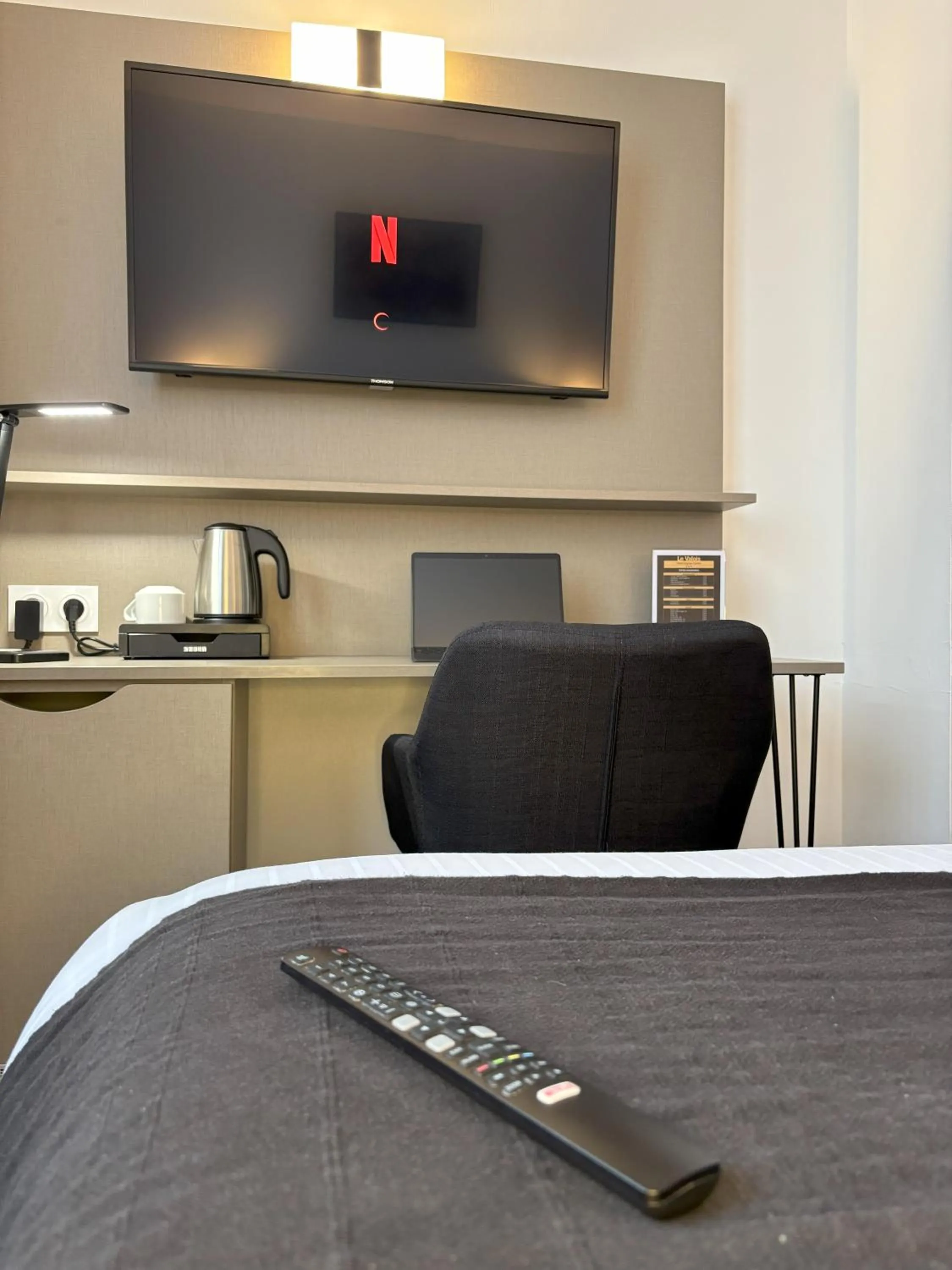 TV and multimedia in Hôtel Le Valois, Cognac Centre