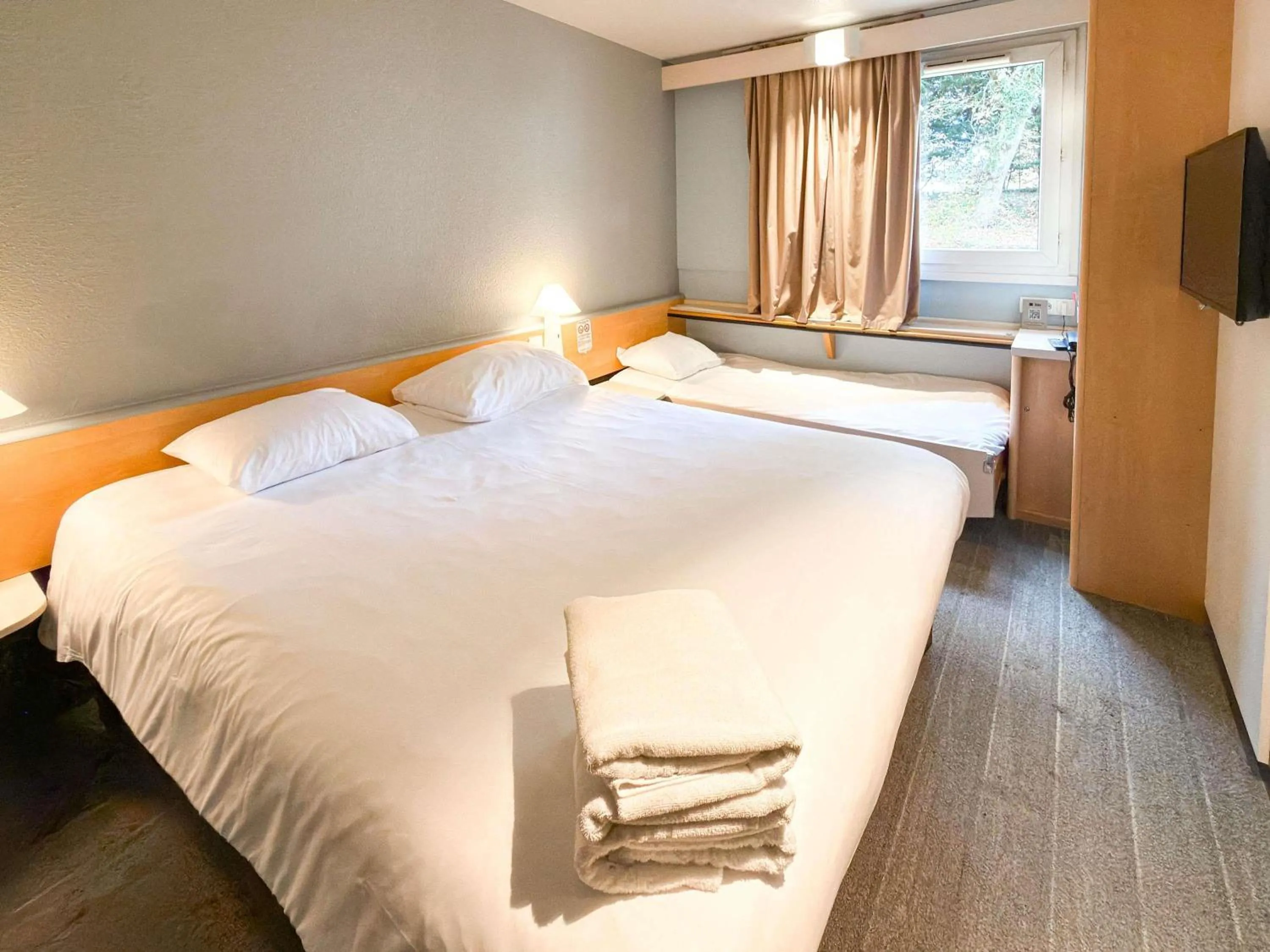 Bedroom, Bed in ibis Rennes Cesson