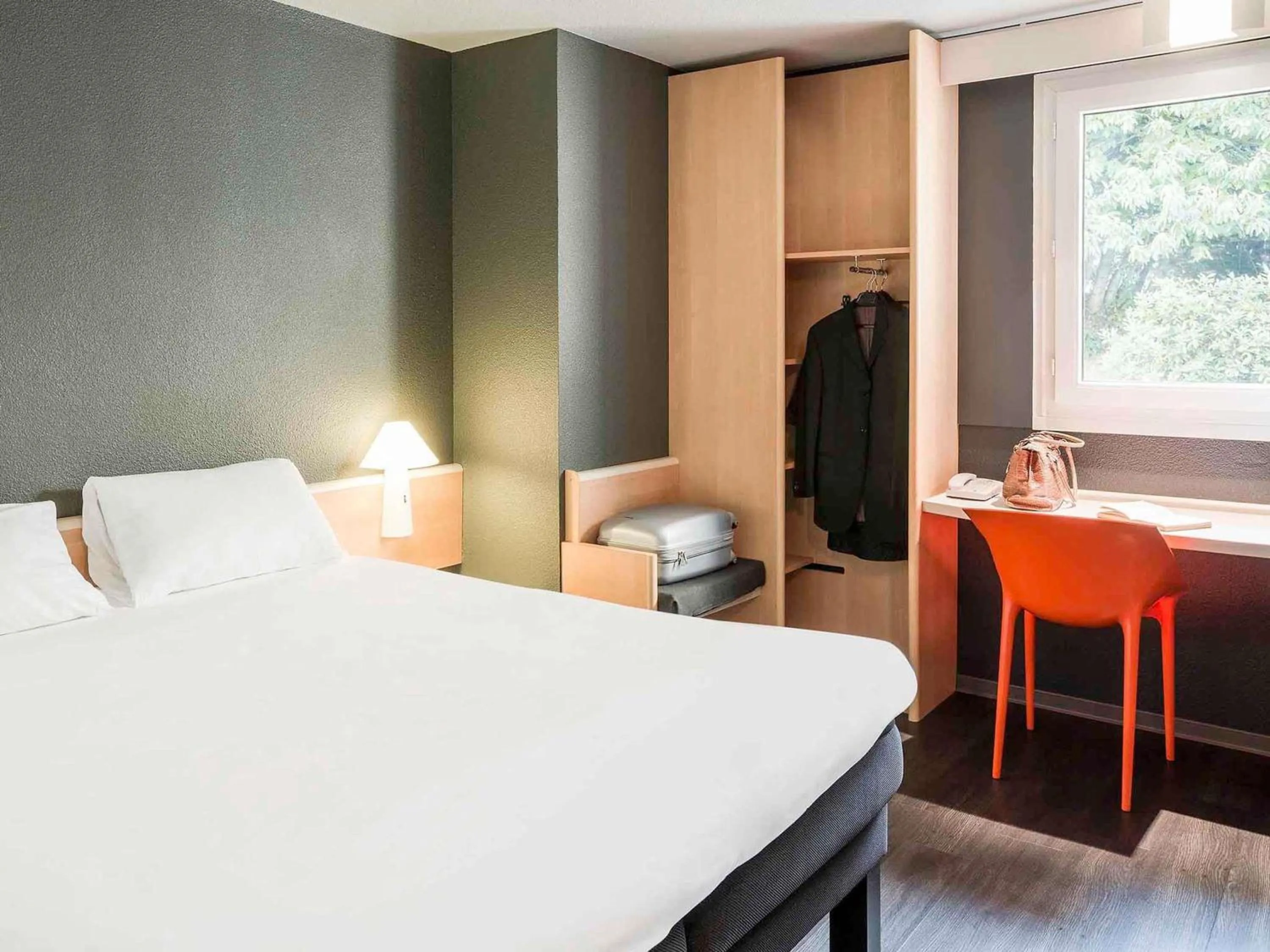 Bedroom, Bed in ibis Rennes Cesson