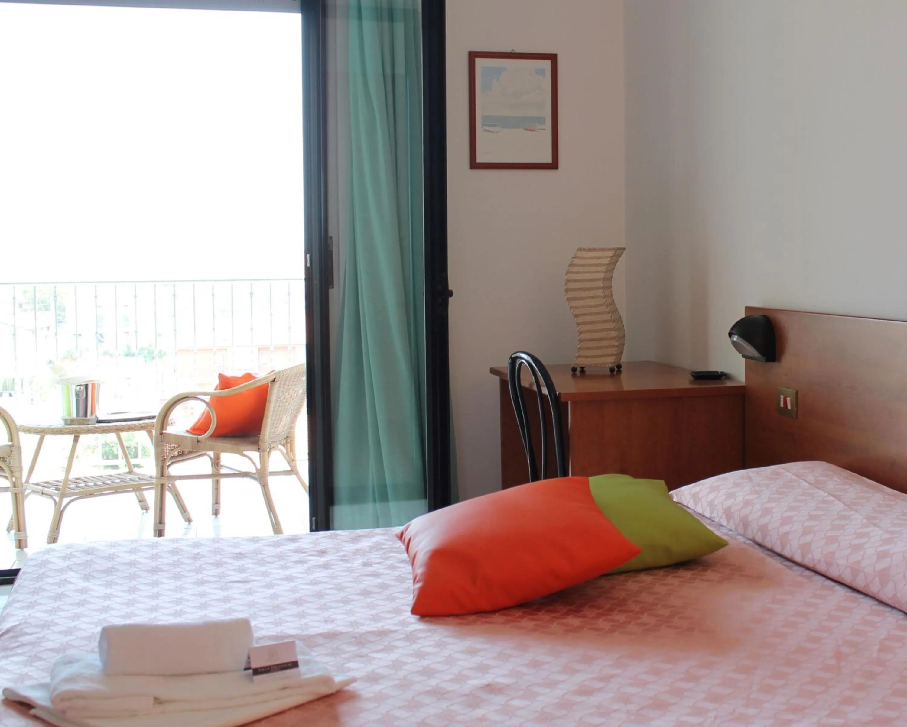 Balcony/Terrace, Bed in Hotel Villa Truentum