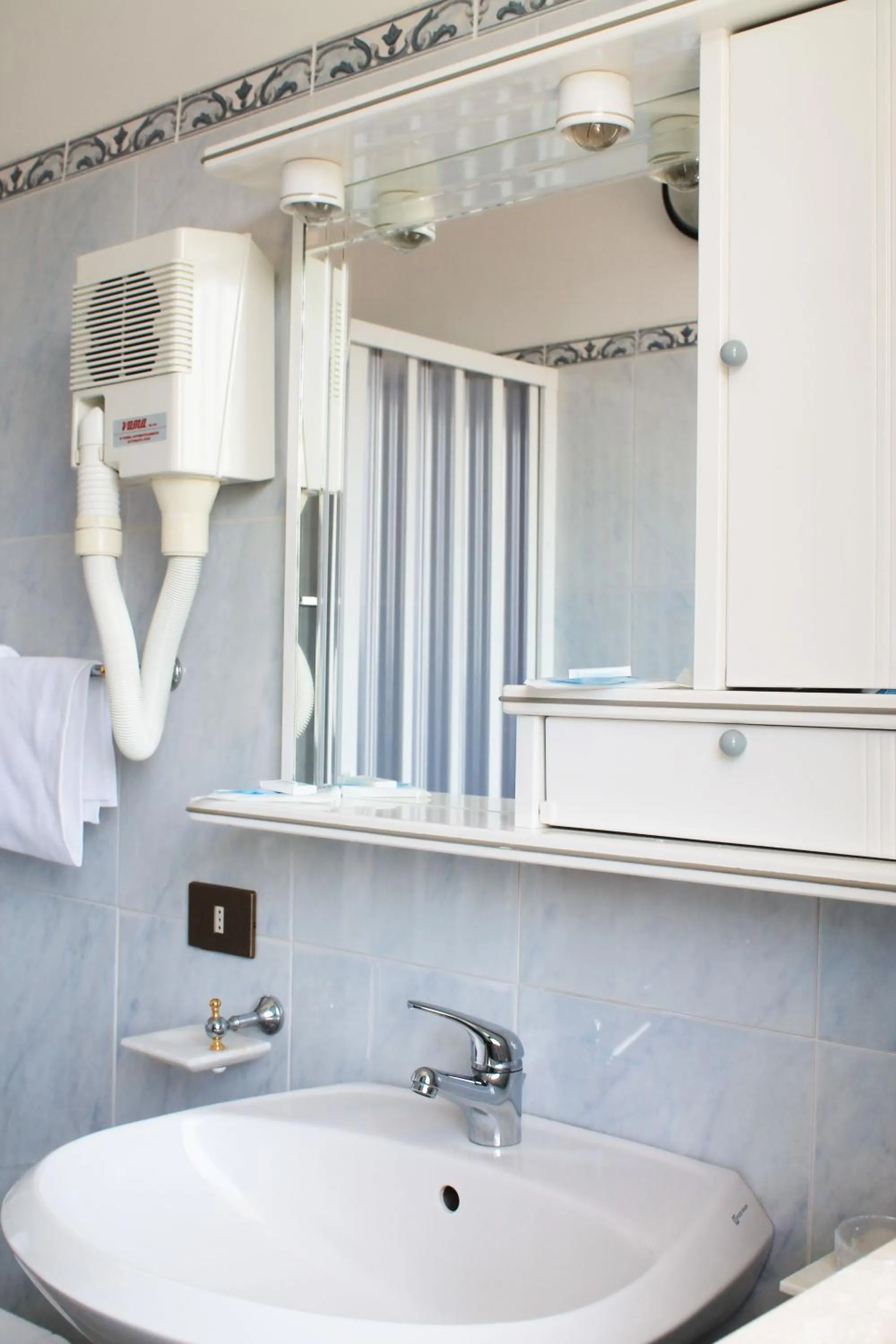 Toilet in Hotel Villa Truentum