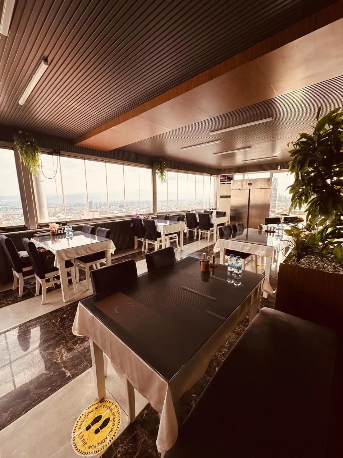 Restaurant/places to eat in Grand Heykel Hotel