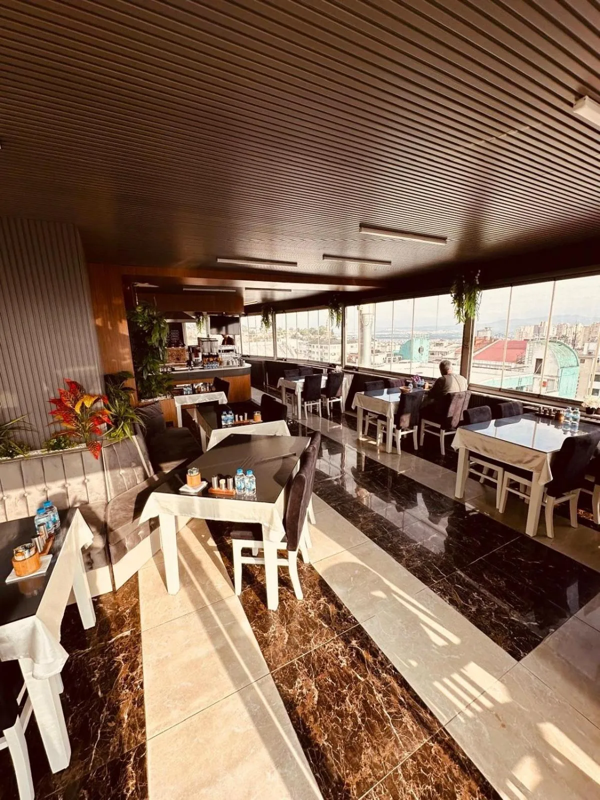 Restaurant/places to eat in Grand Heykel Hotel