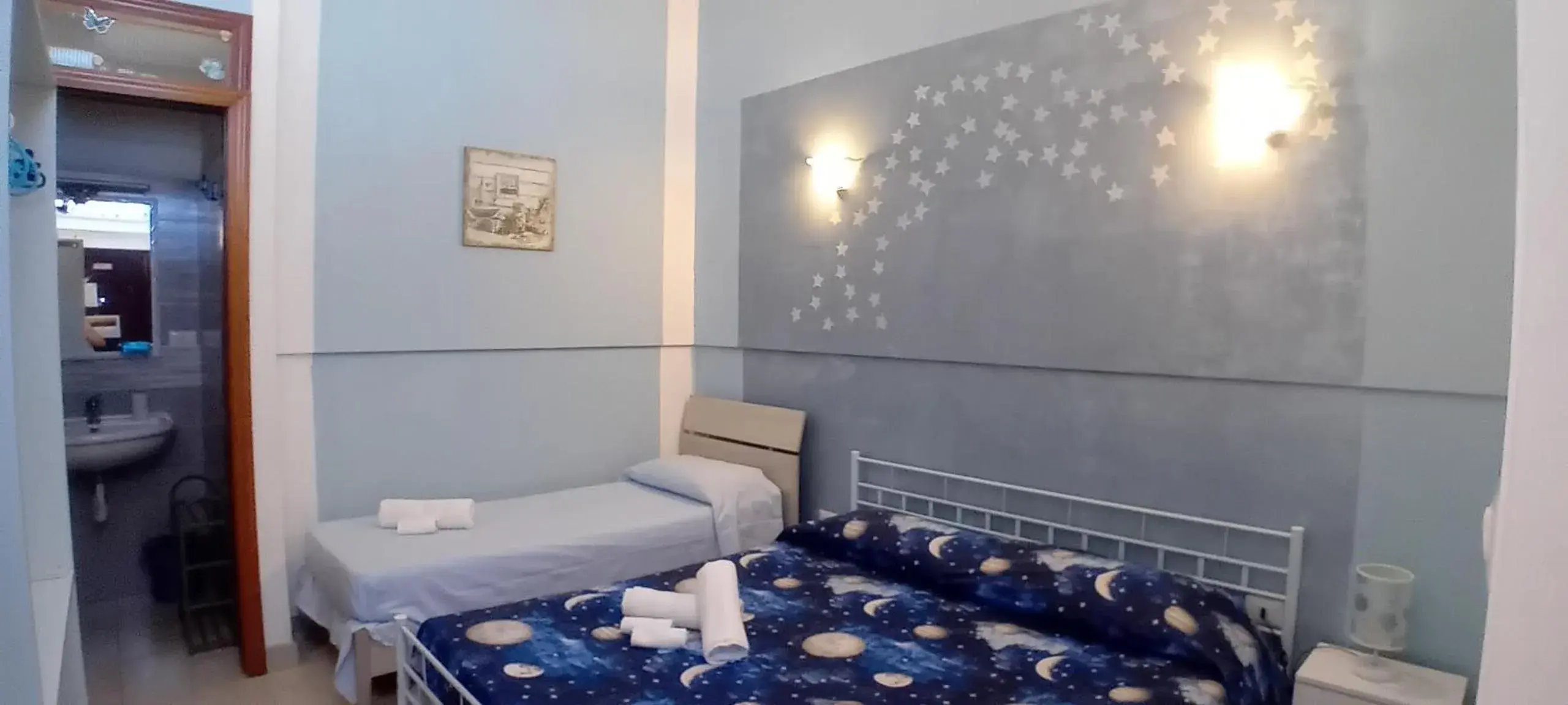 Twin Room with Bathroom in Una terrazza sul mare Twin Room with Bathroom in Una terrazza sul mare