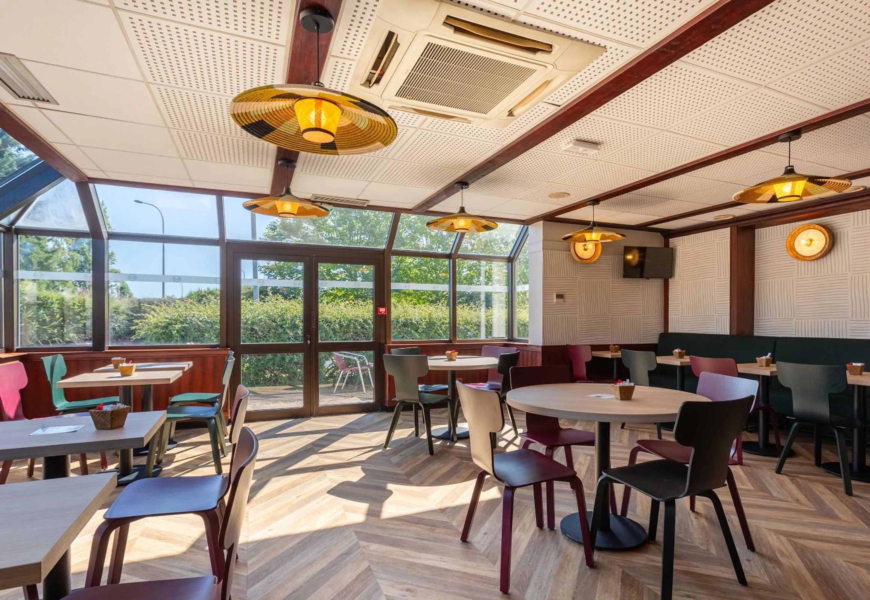 Restaurant/places to eat in B&B HOTEL Blois Nord Vallée Maillard