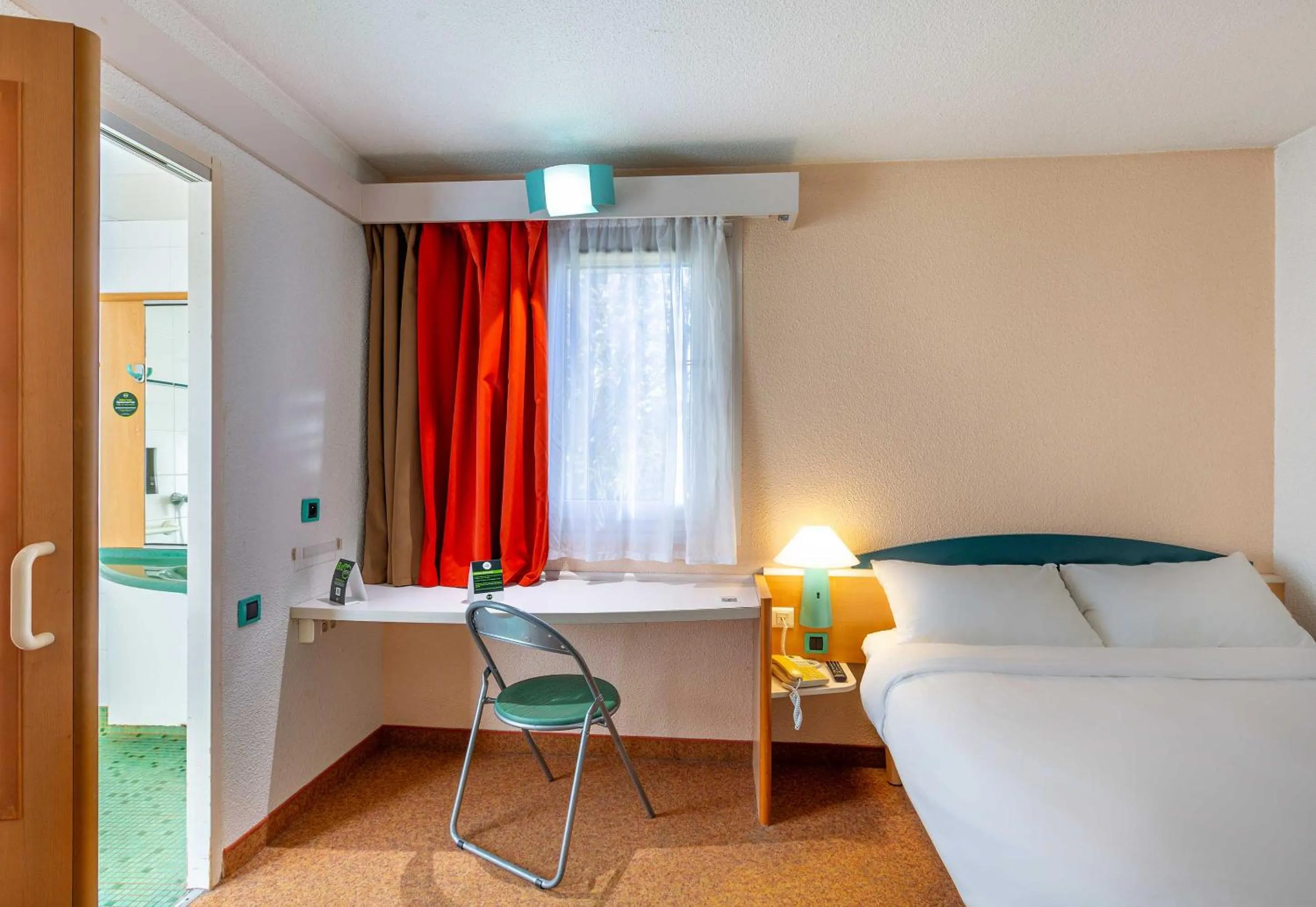 Photo of the whole room, Bed in ibis Blois Vallée Maillard