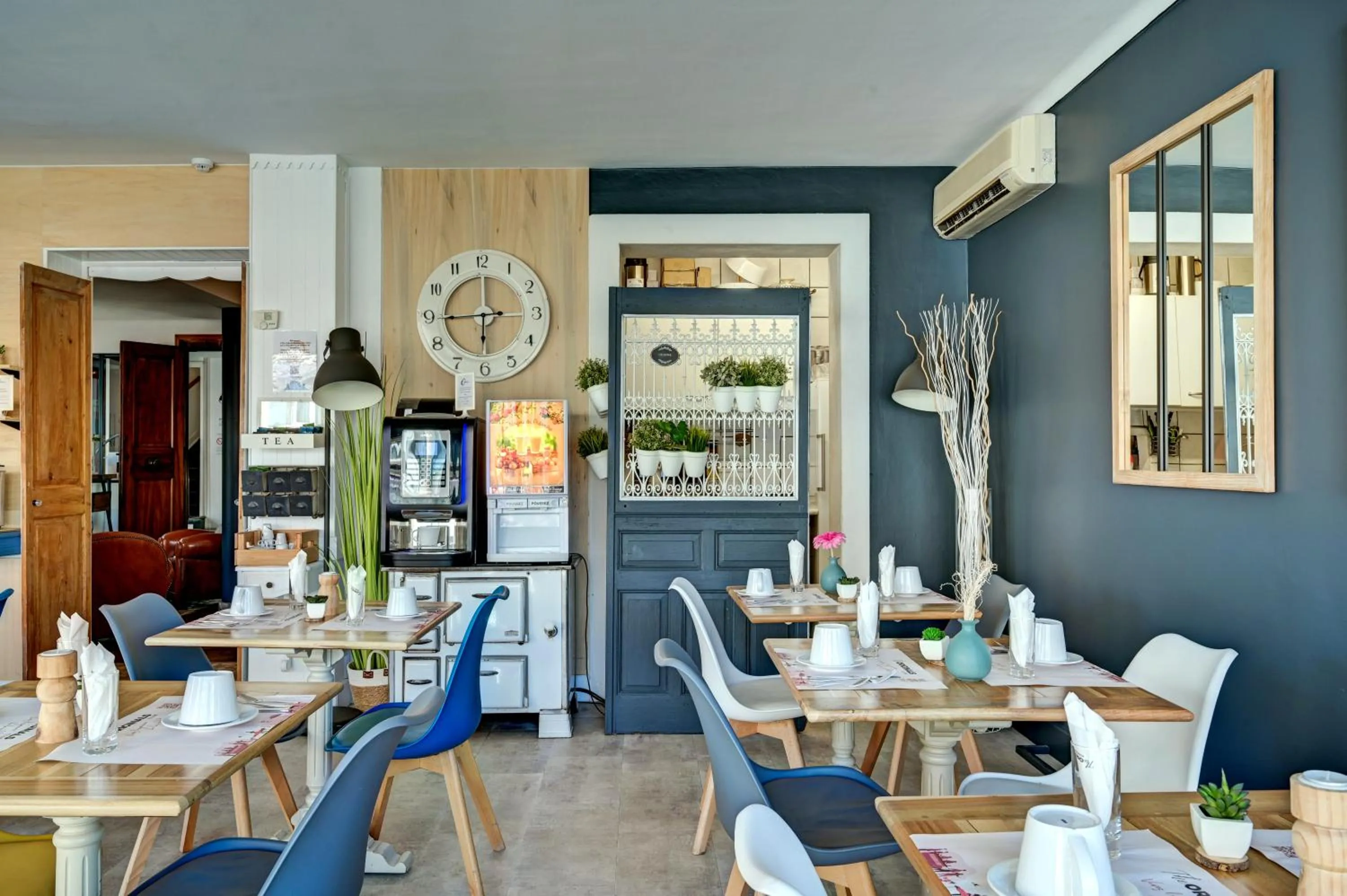 Breakfast in The Originals Boutique, Clair Hôtel, Martigues