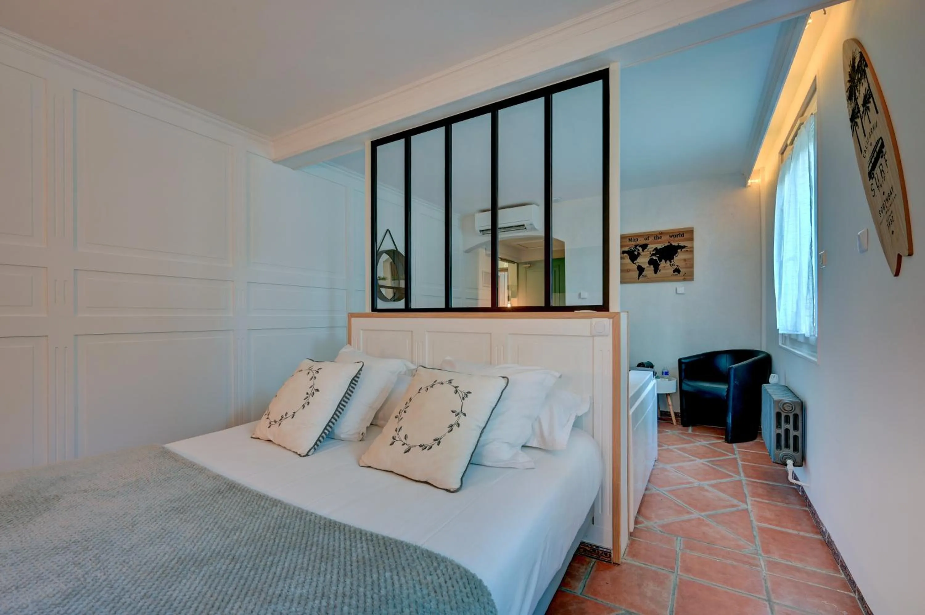 Bed in The Originals Boutique, Clair Hôtel, Martigues