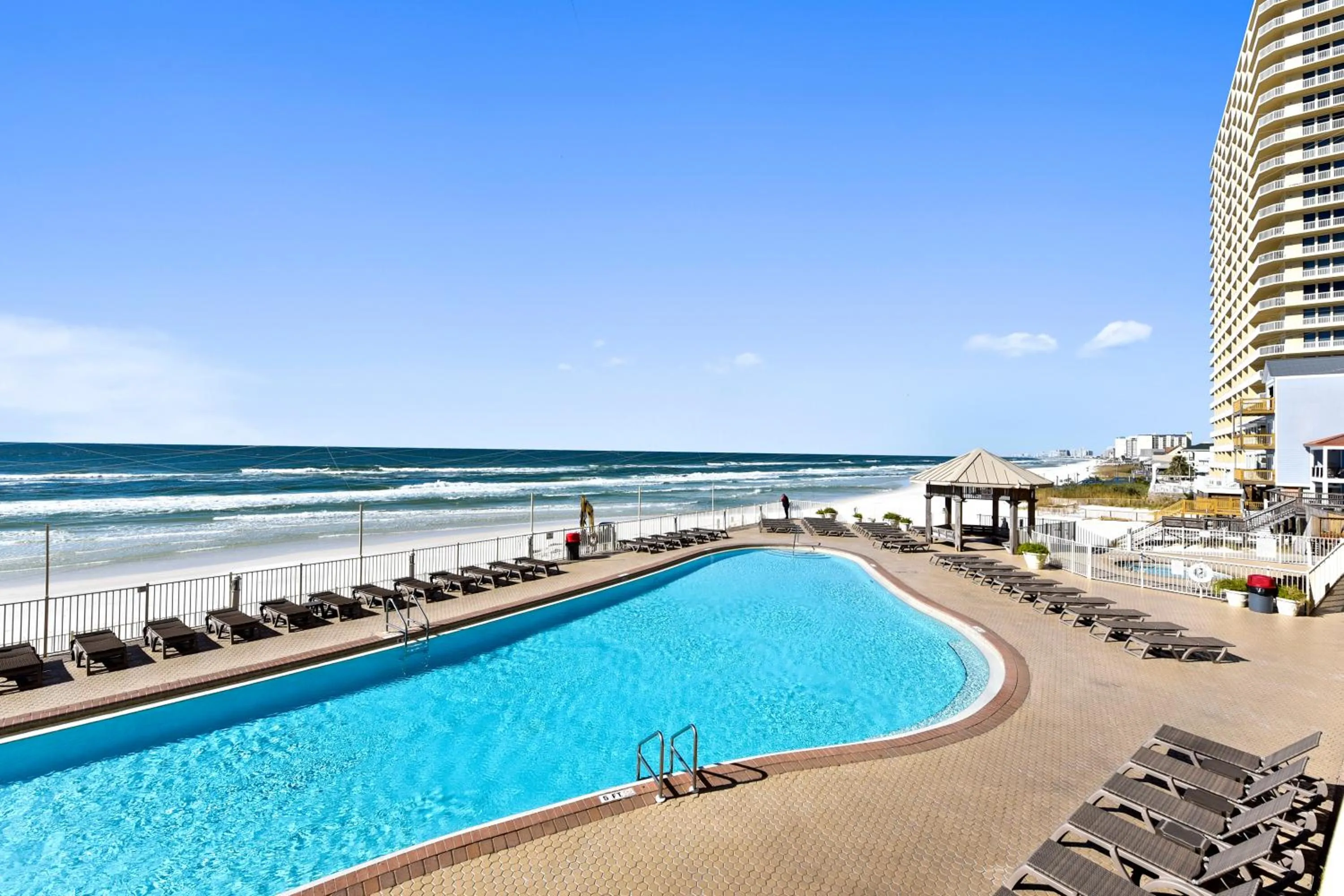 Swimming pool in Treasure Island 0209