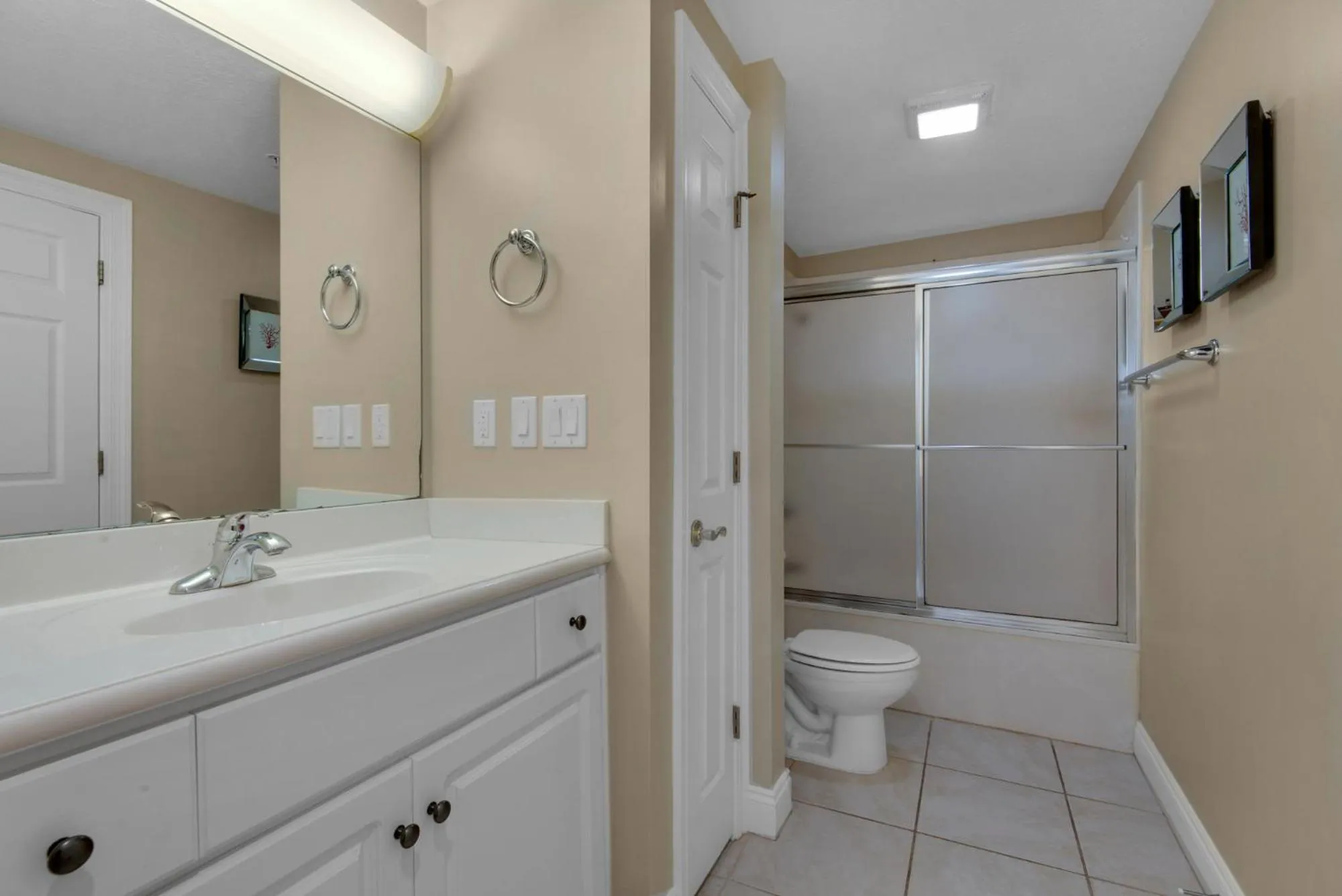 Bathroom in Treasure Island 0209