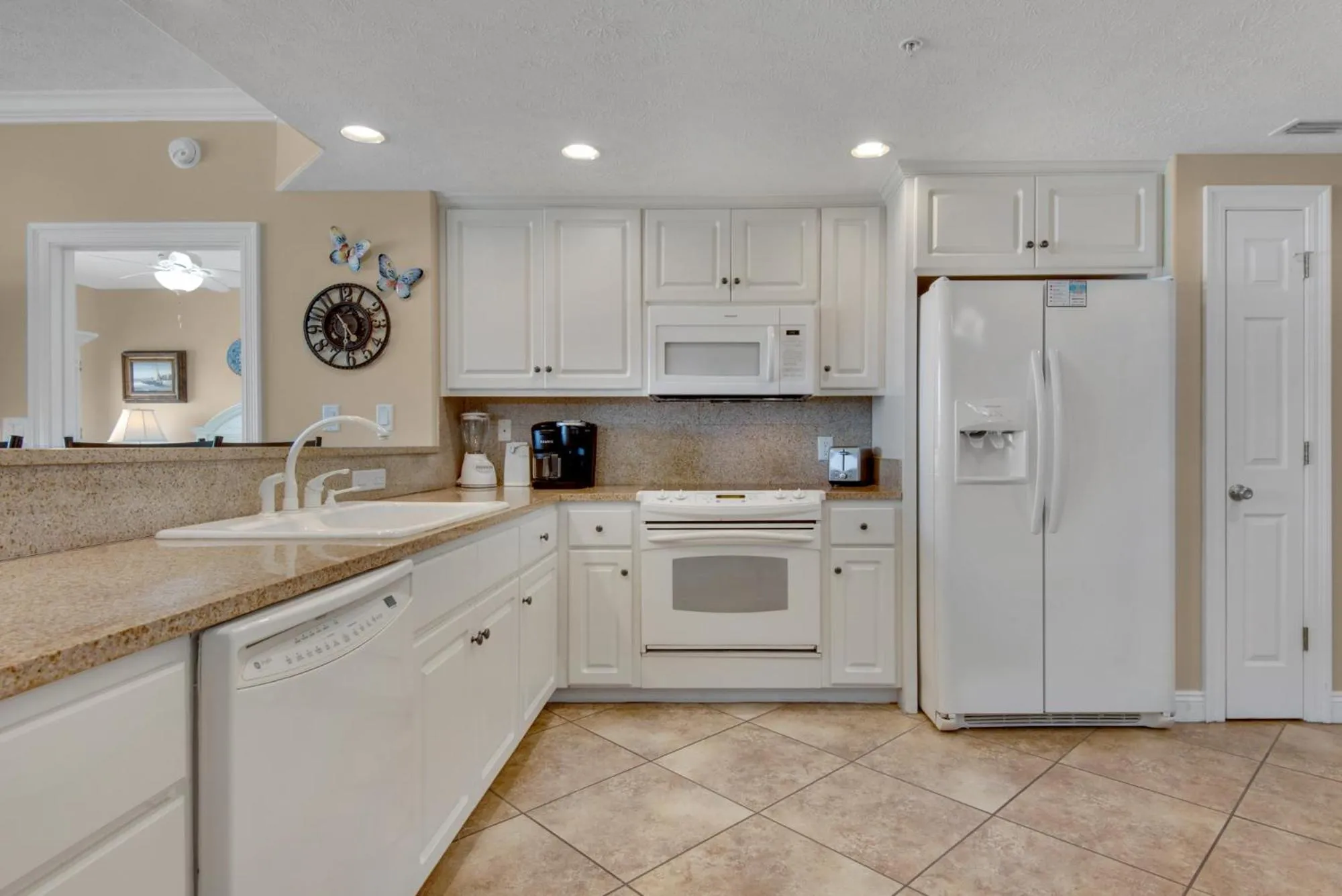 Kitchen or kitchenette in Treasure Island 0209