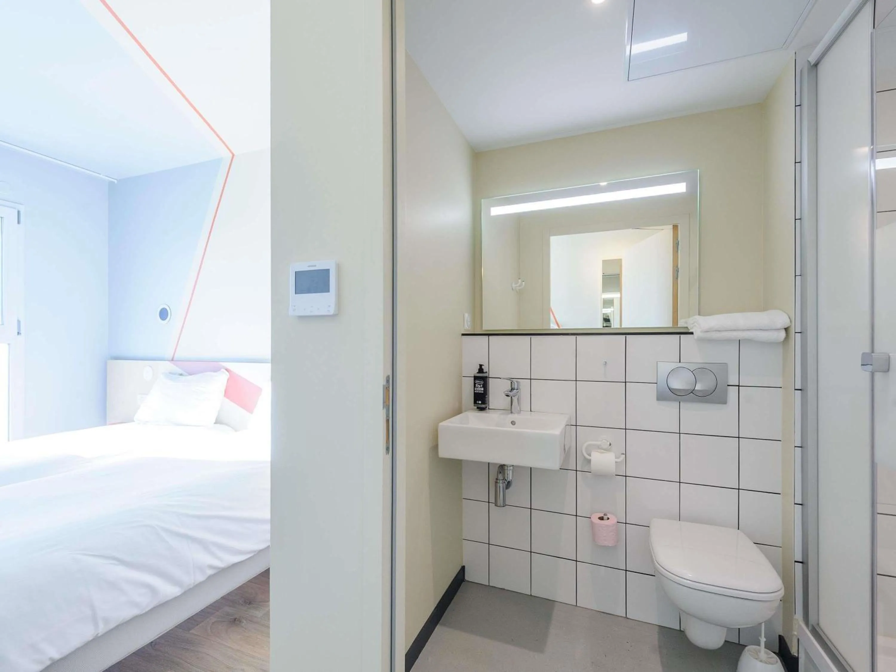 Bedroom, Bed in Ibis Budget La Rochelle Puilboreau