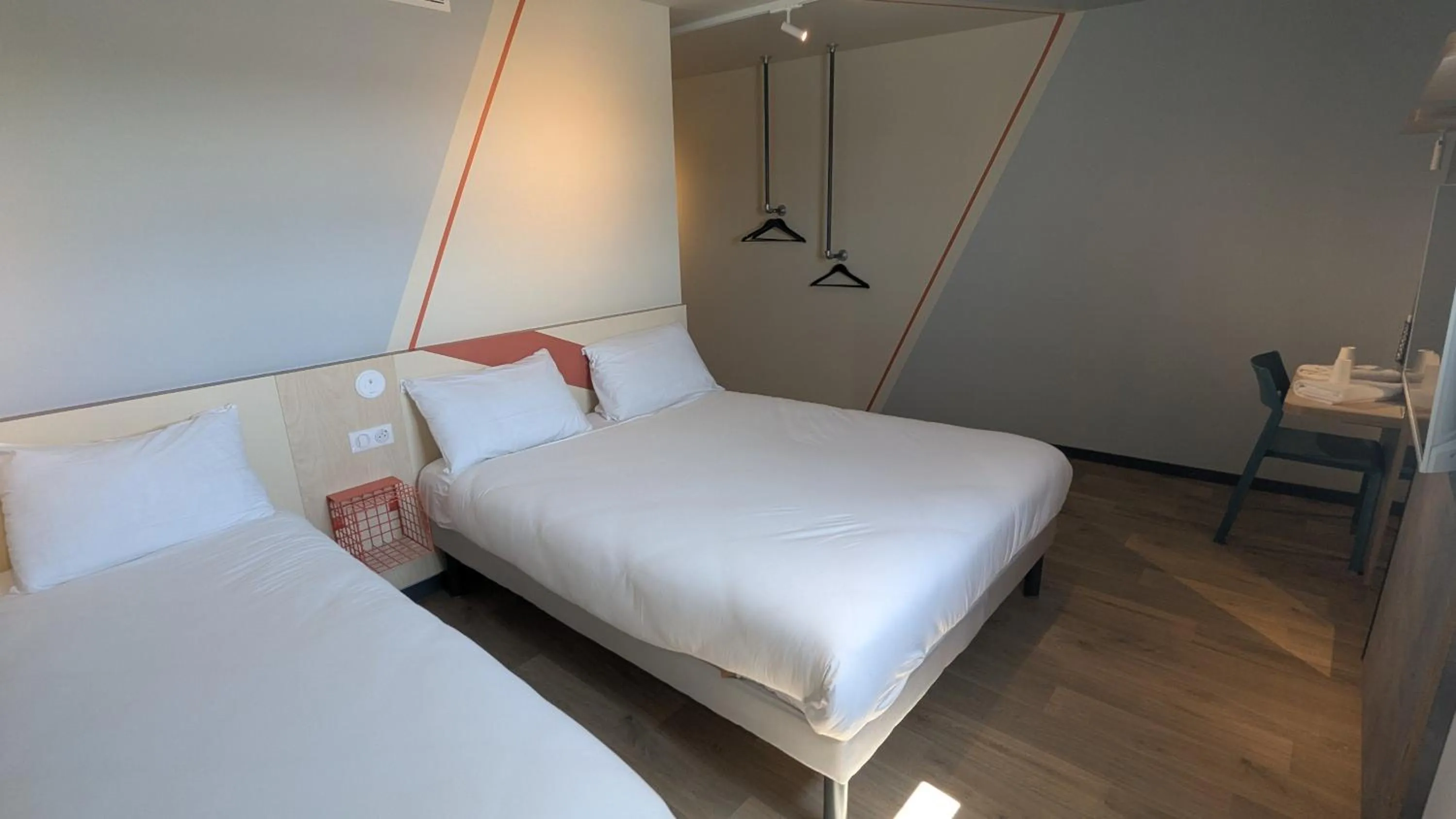 Bed in Ibis Budget La Rochelle Puilboreau