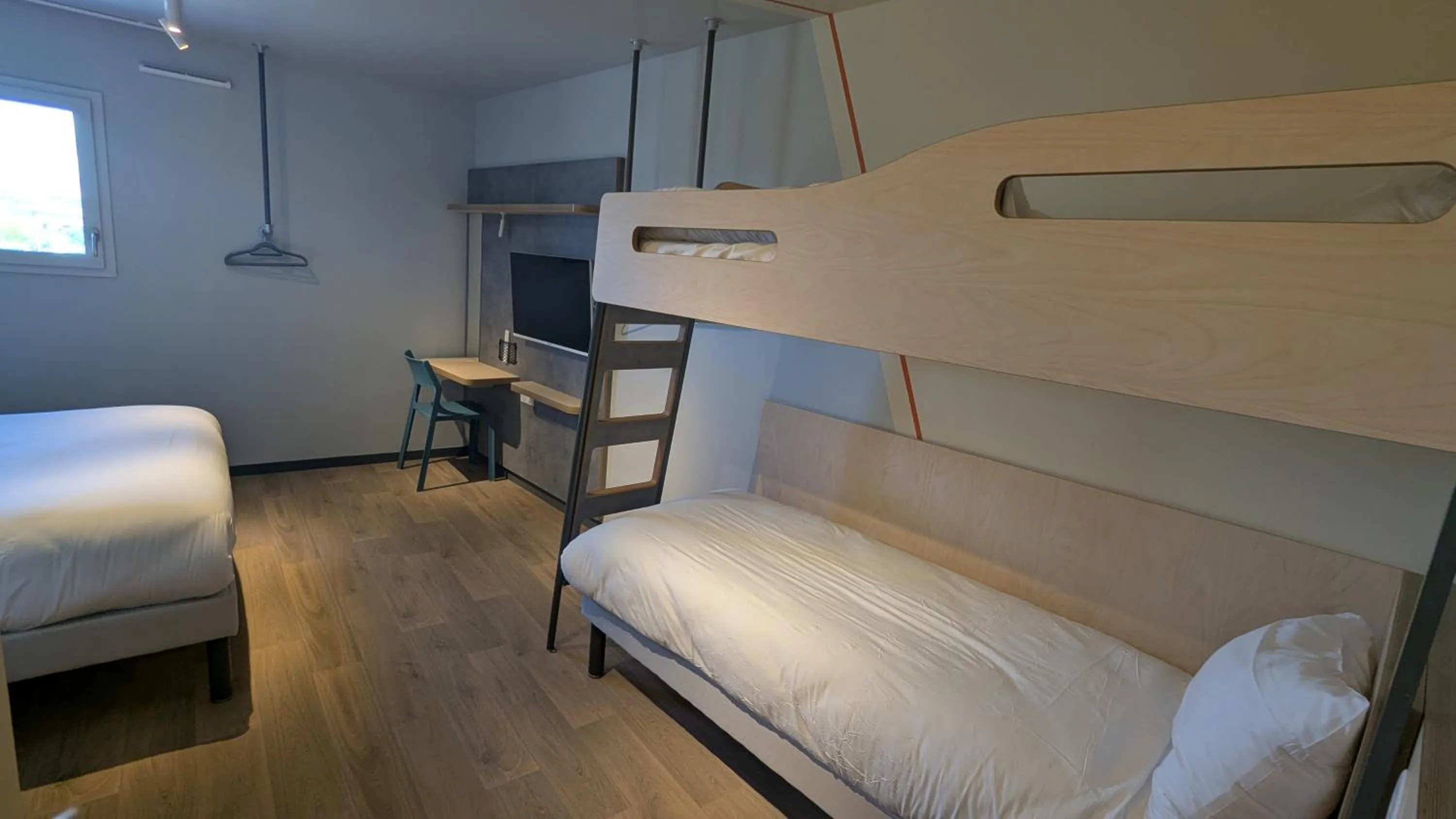 Bed in Ibis Budget La Rochelle Puilboreau