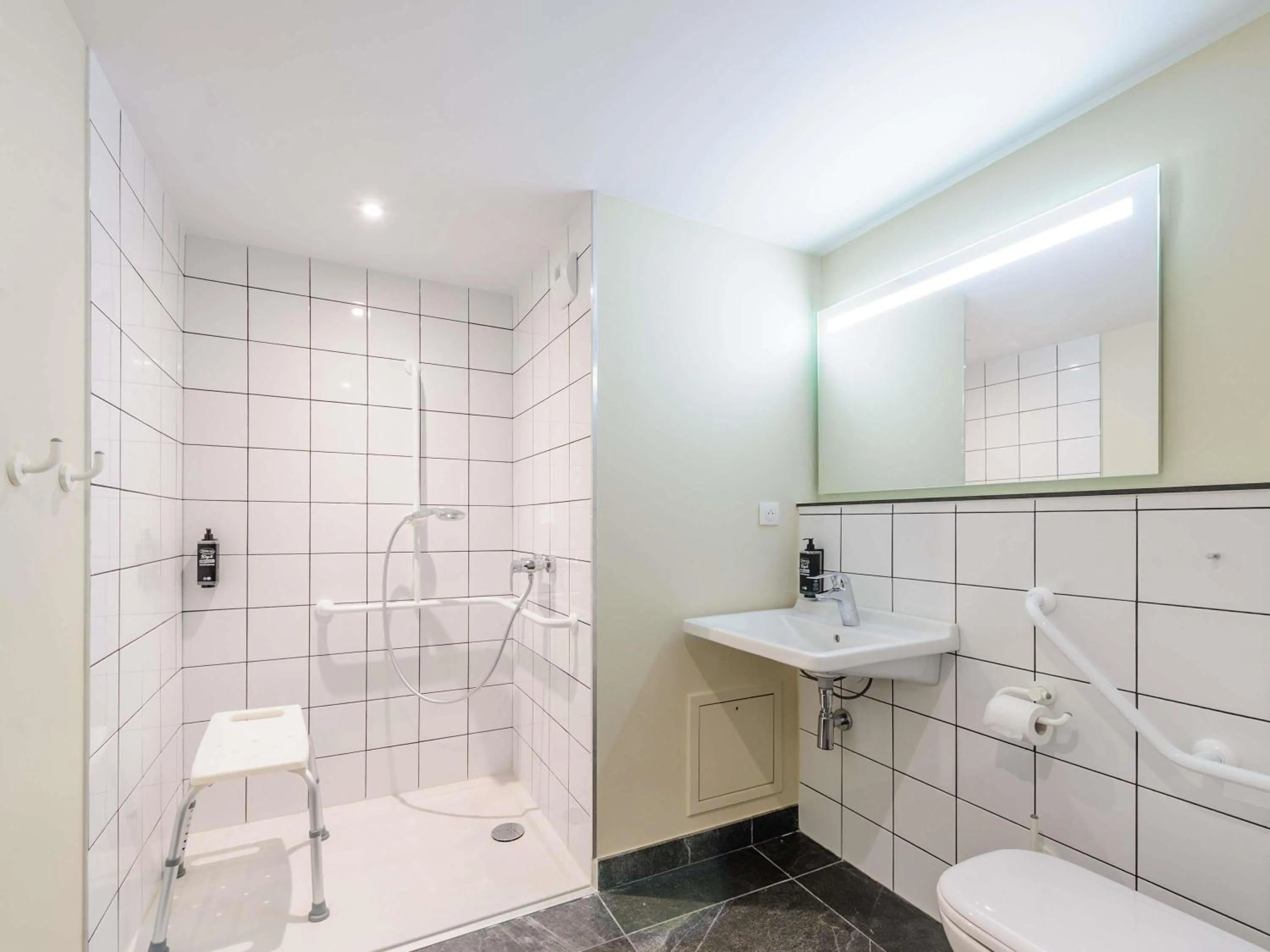 Bedroom in Ibis Budget La Rochelle Puilboreau