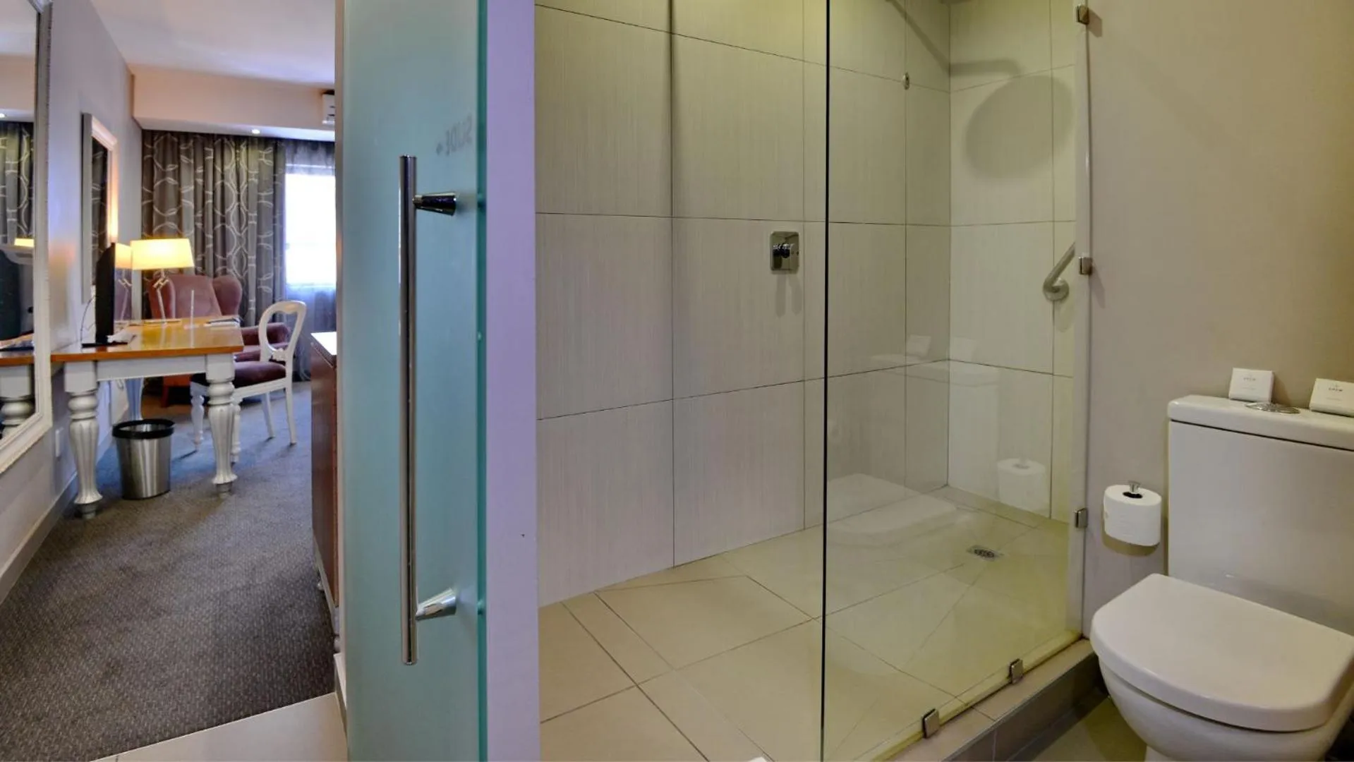 Shower in ANEW Hotel Hatfield Pretoria