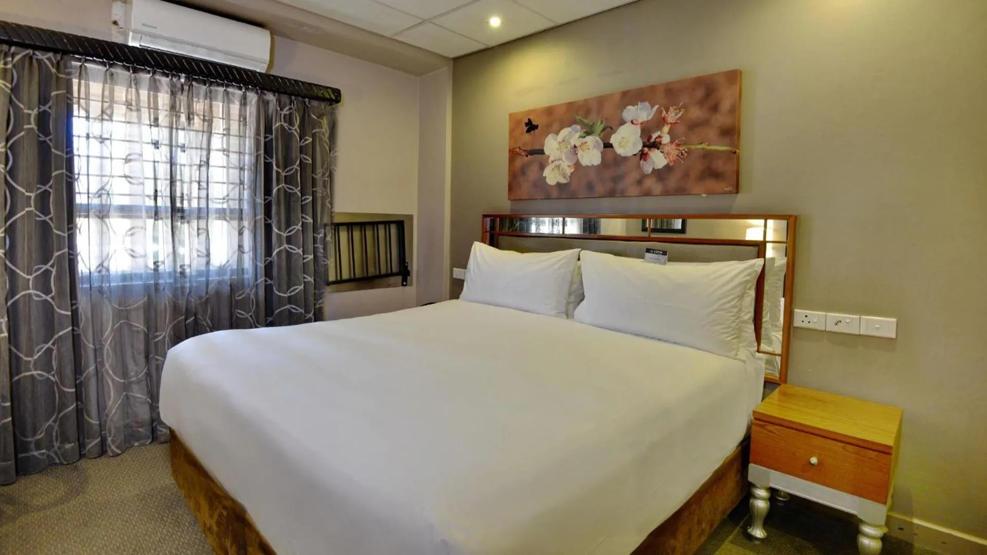 Bed in ANEW Hotel Hatfield Pretoria