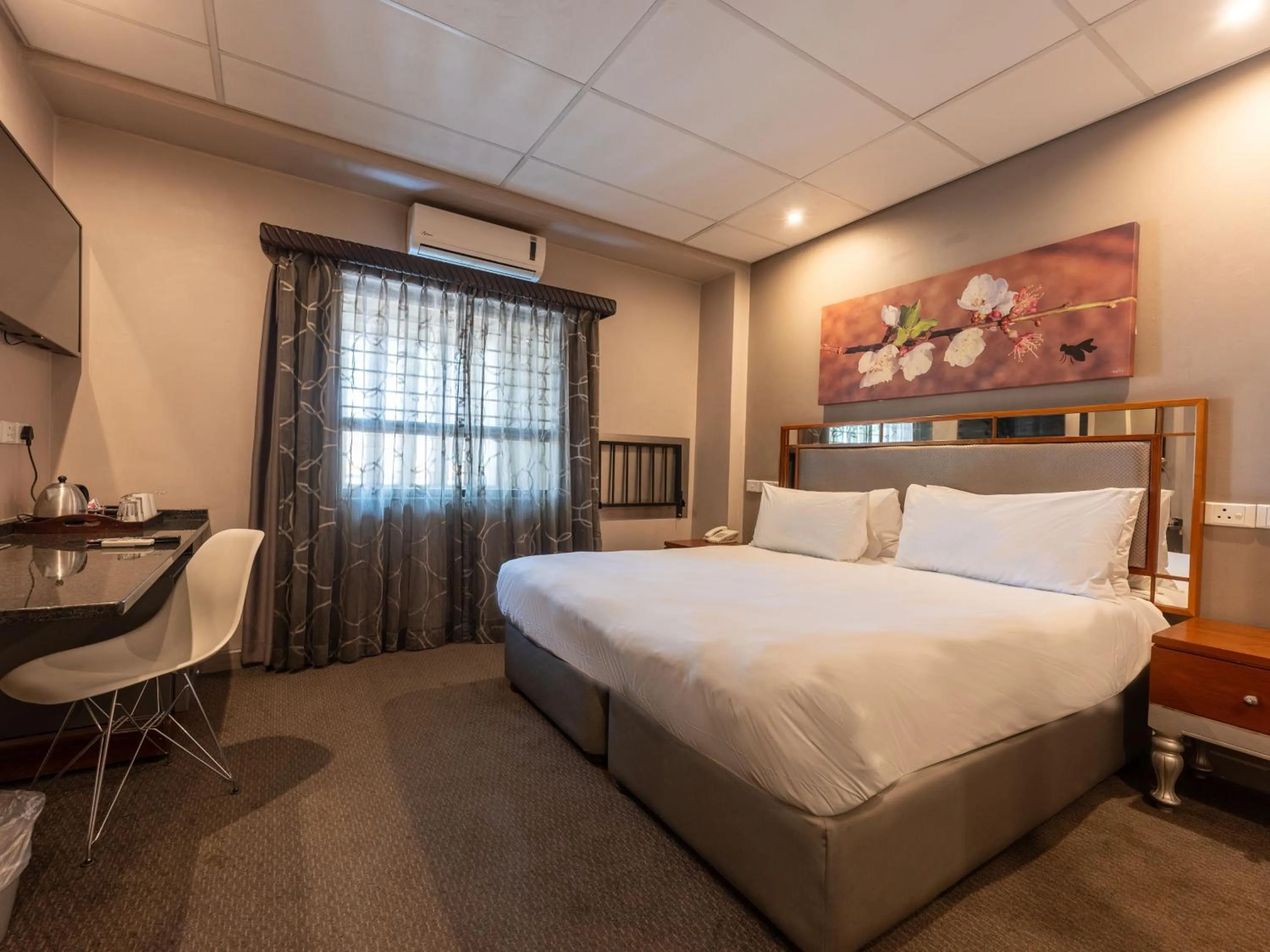 Bed in ANEW Hotel Hatfield Pretoria