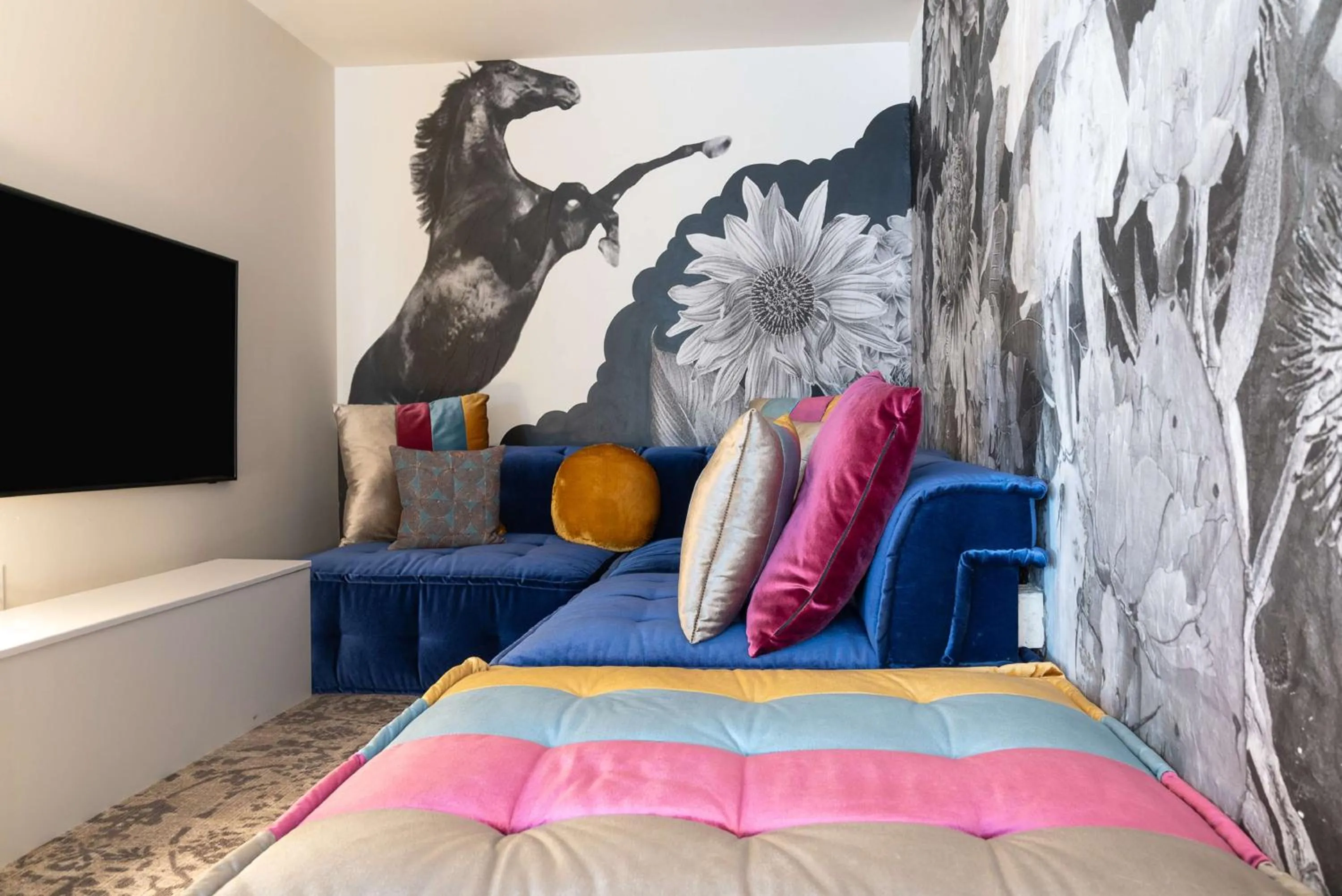 Living room, Bed in The Wayfarer Downtown LA, Tapestry Collection by Hilton