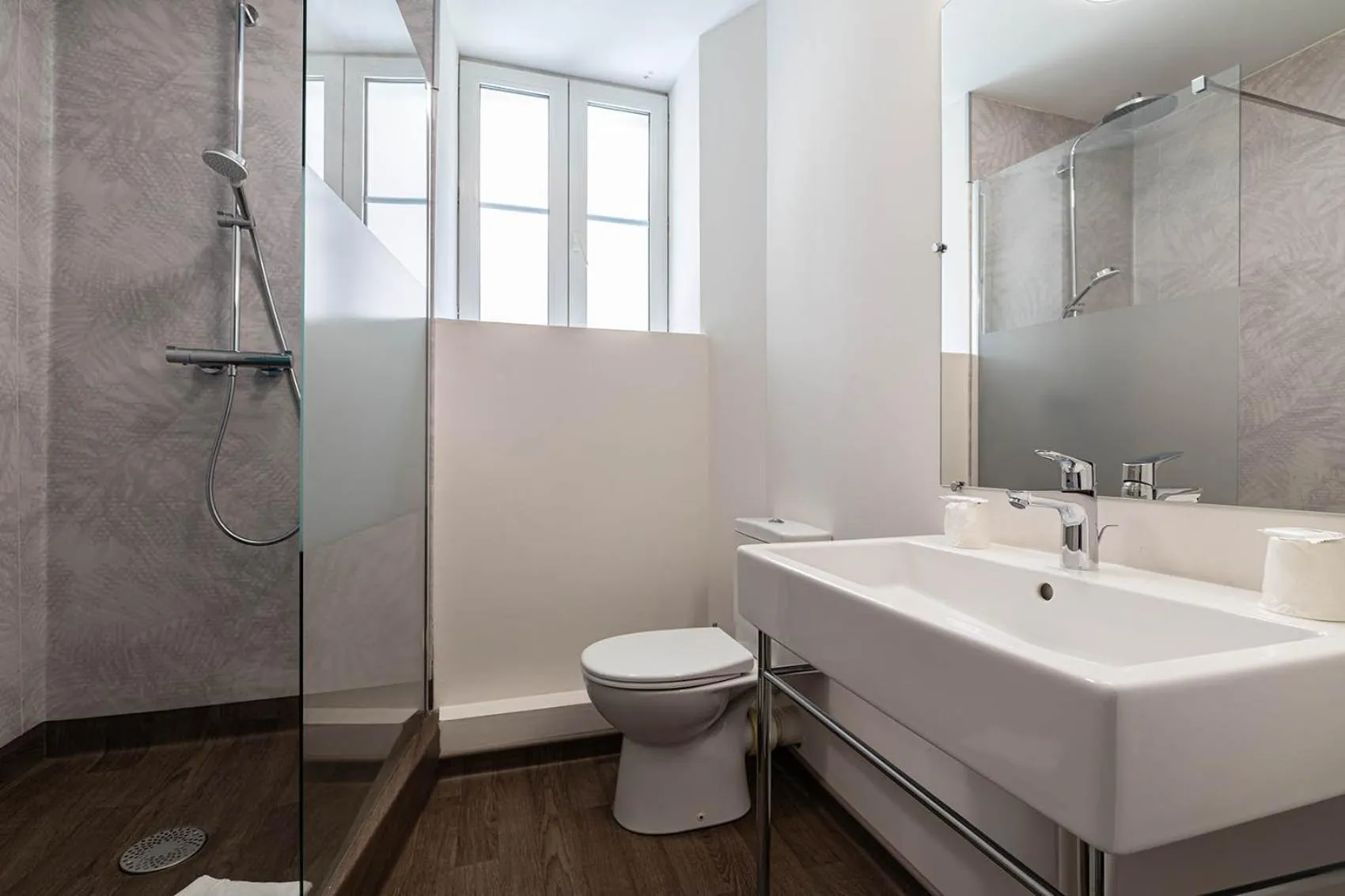 Bathroom in The Originals City, Hôtel Bristol, Le Puy-en-Velay