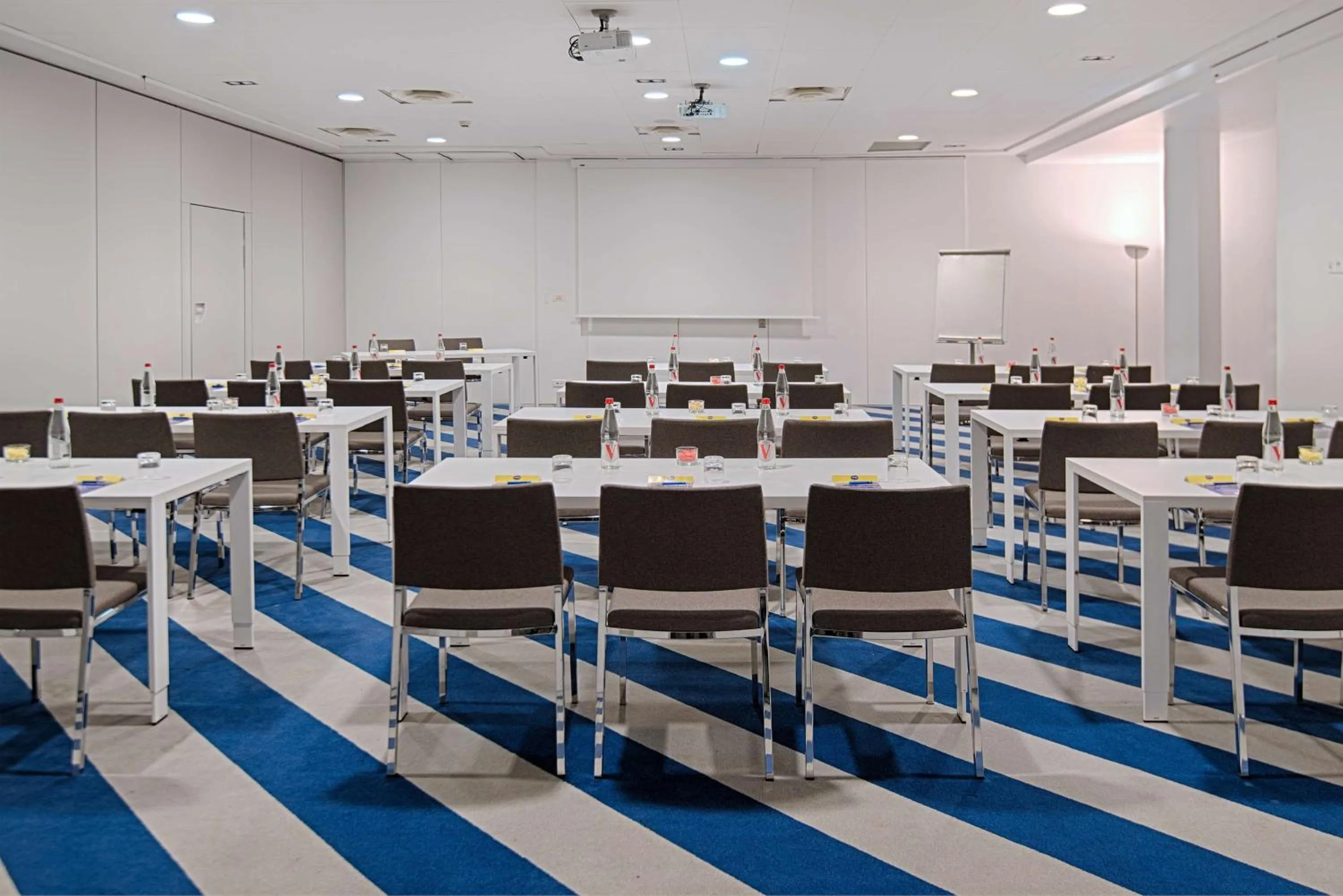 Meeting/conference room in nhow Marseille