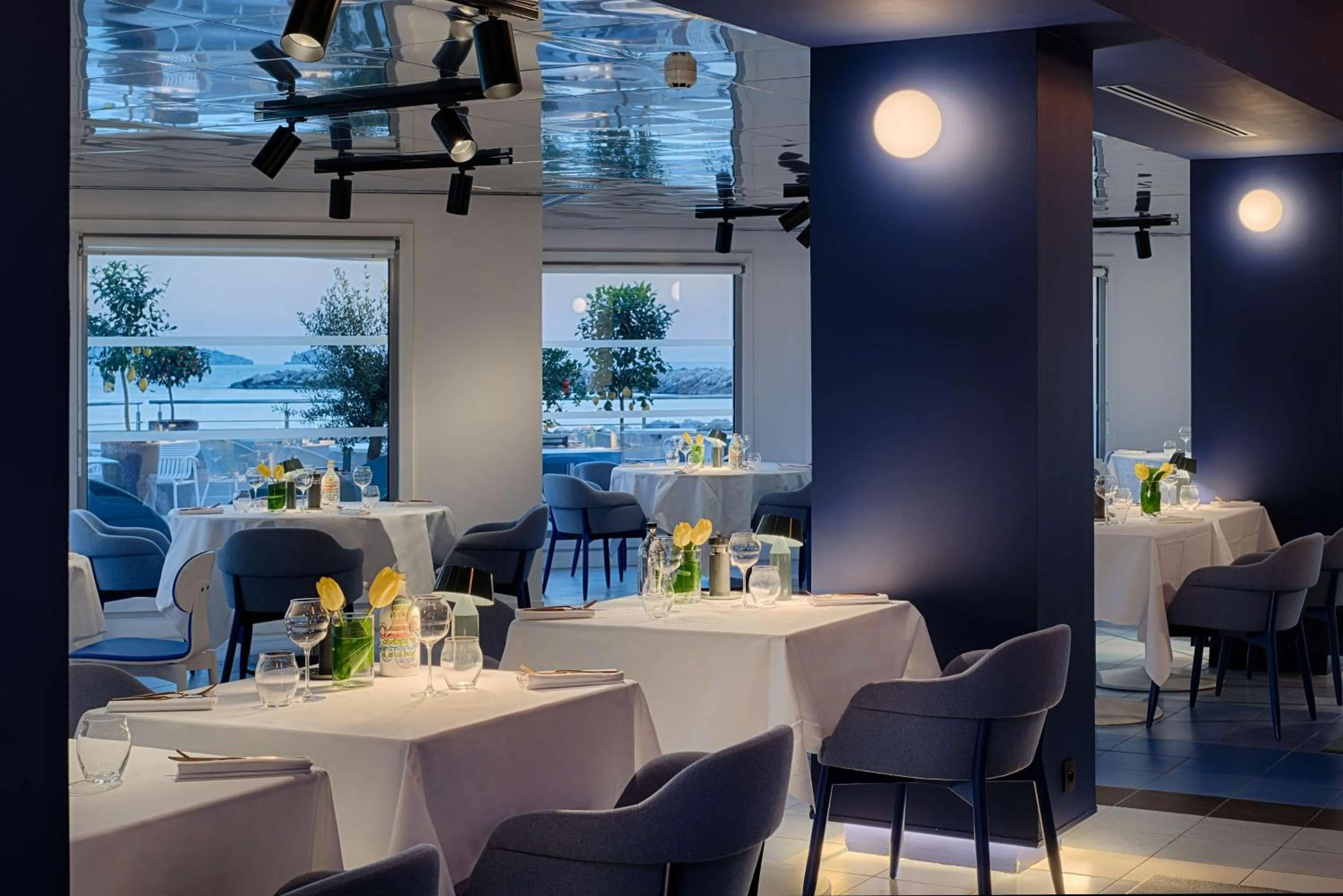 Restaurant/places to eat in nhow Marseille