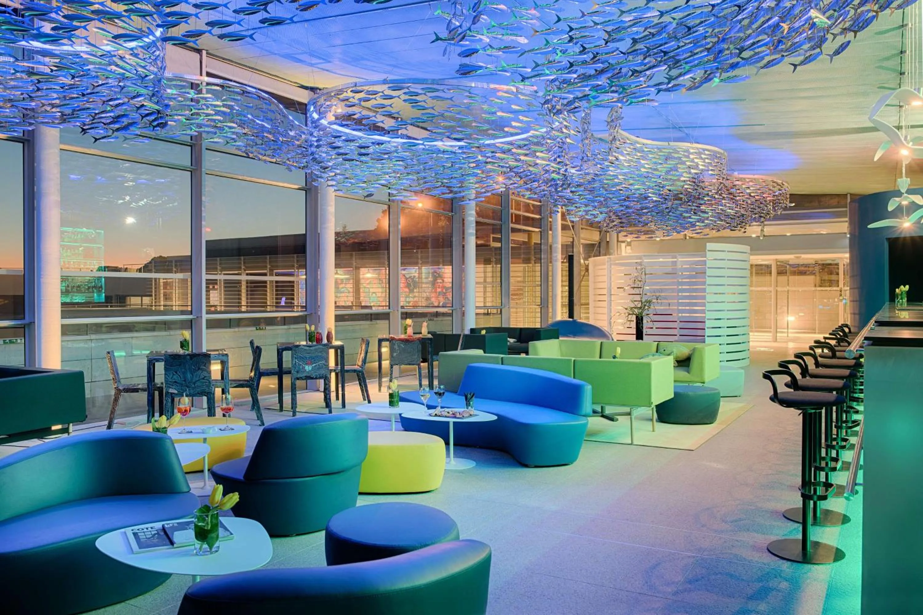 Lounge or bar in nhow Marseille