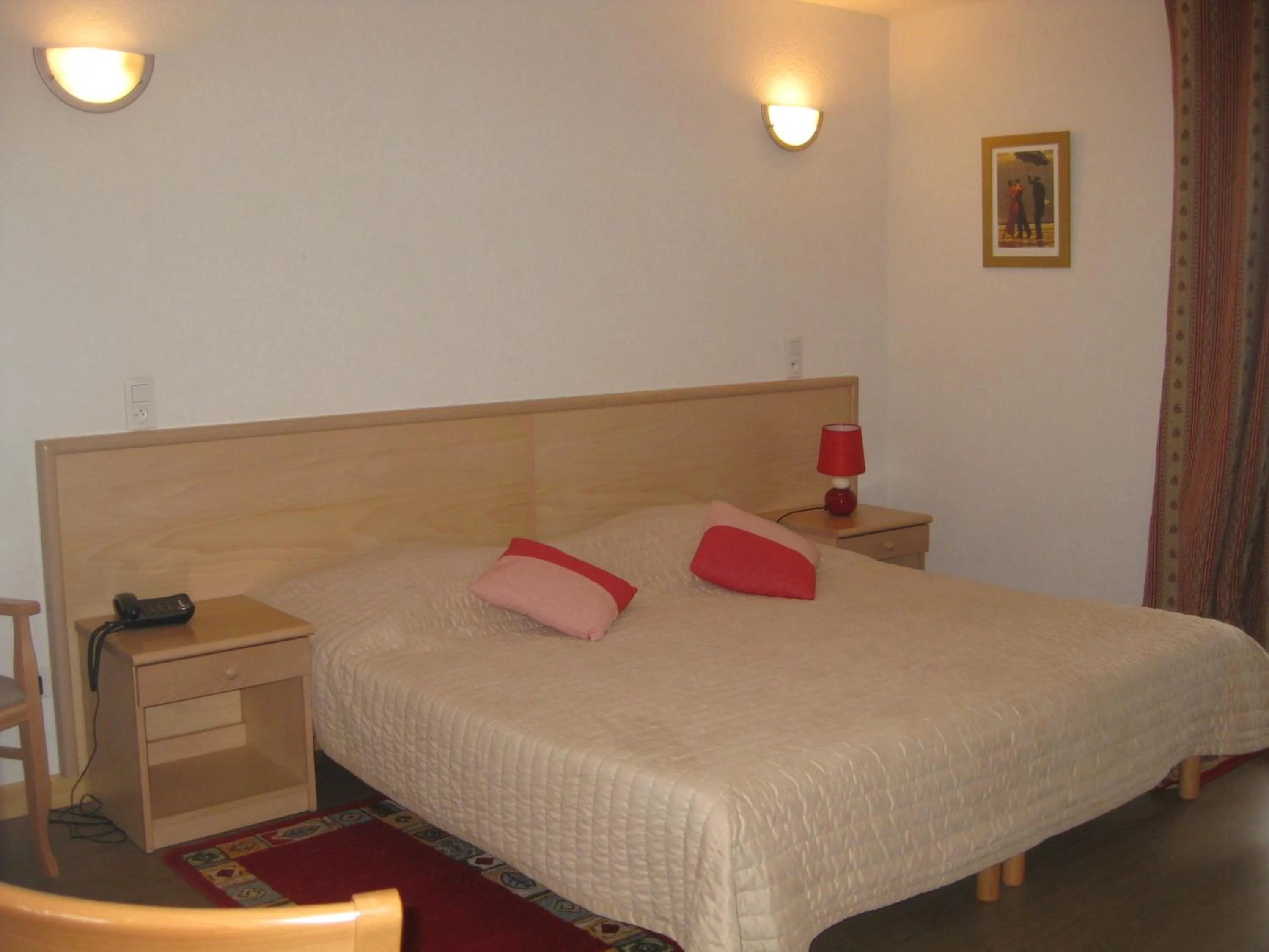 Bed in Hôtel Les Pavillons du Golf