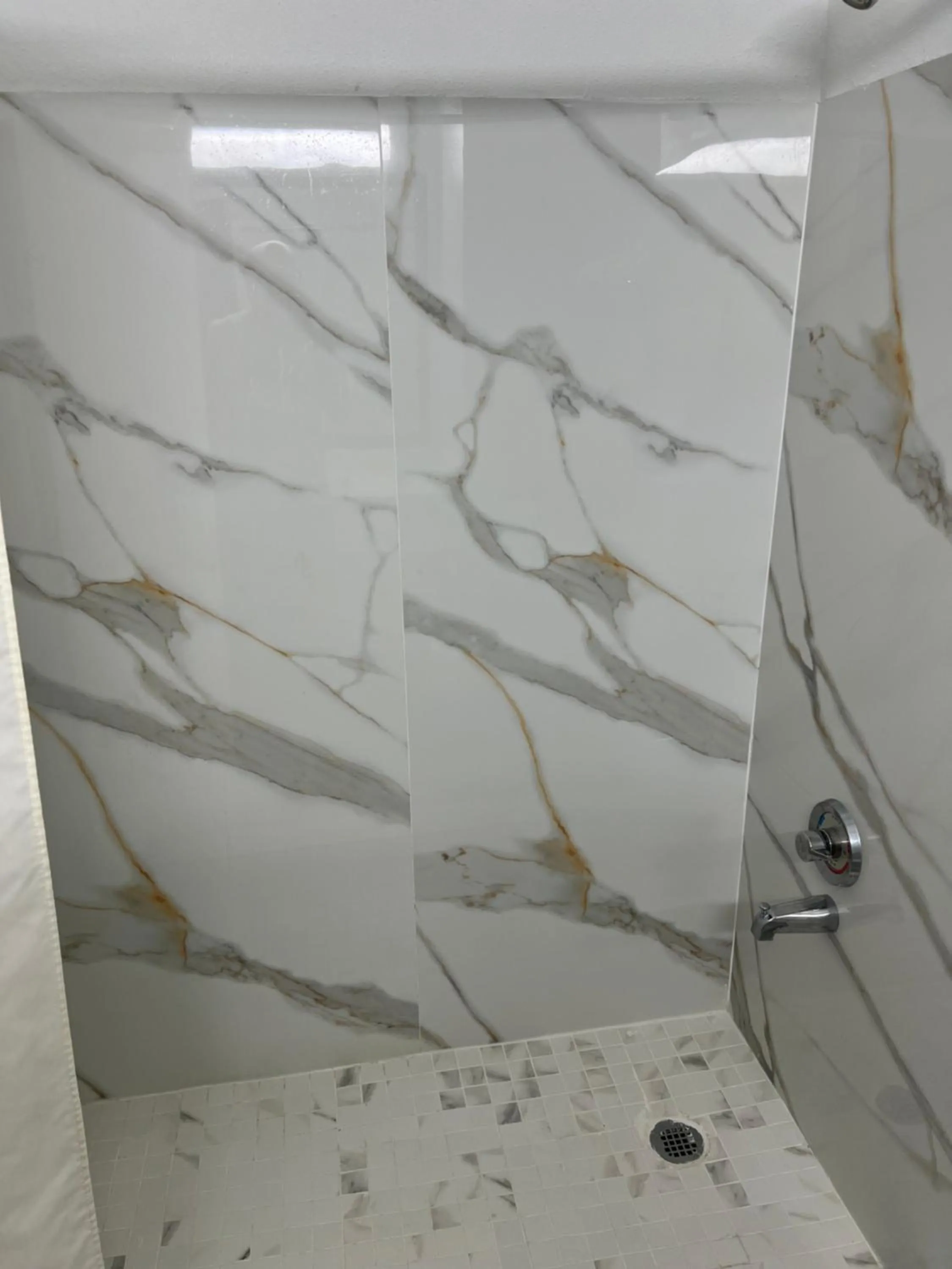 Shower in The Regal Hotel