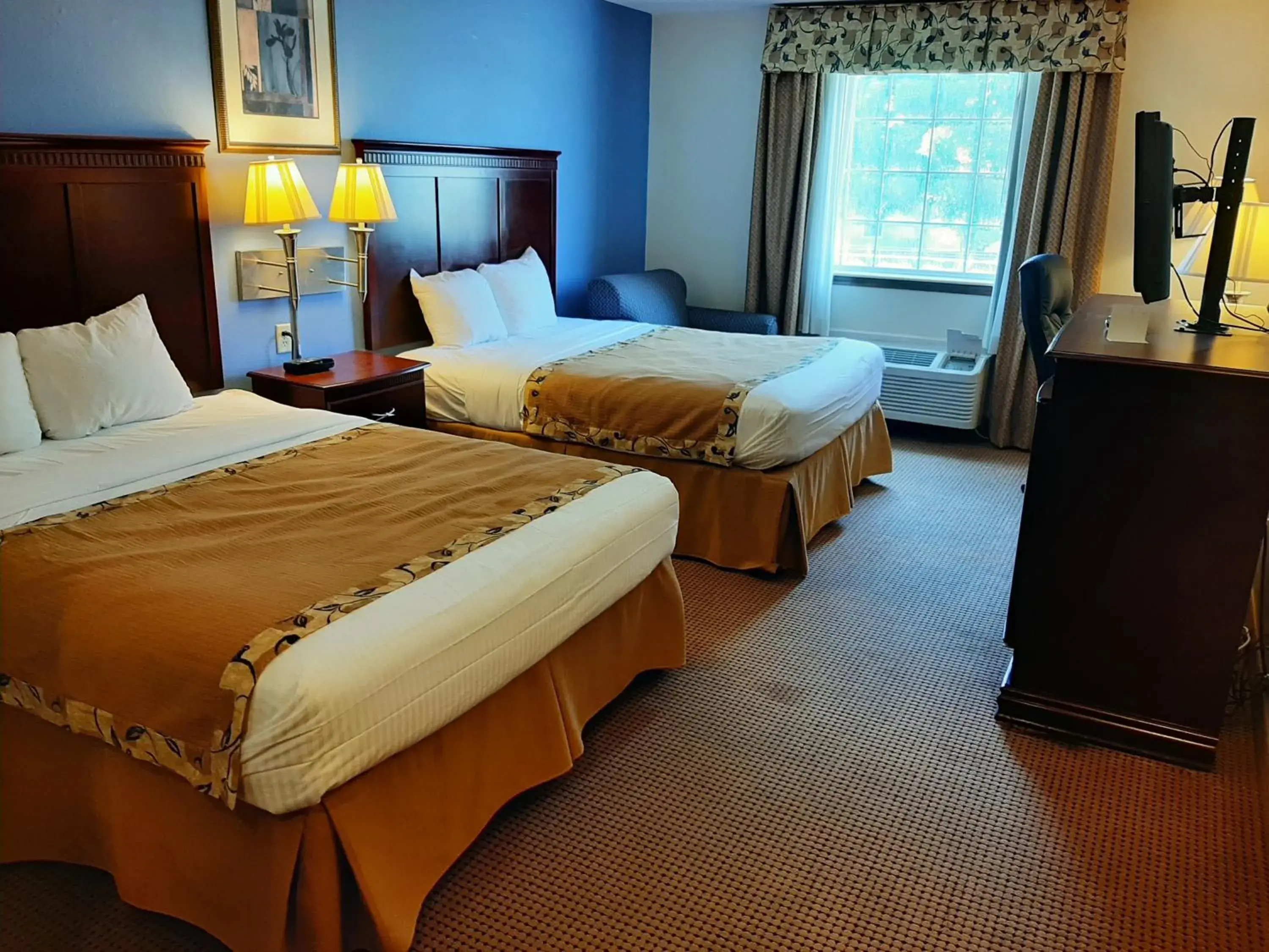 Standard Queen Room in The Regal Hotel Standard Queen Room in The Regal Hotel