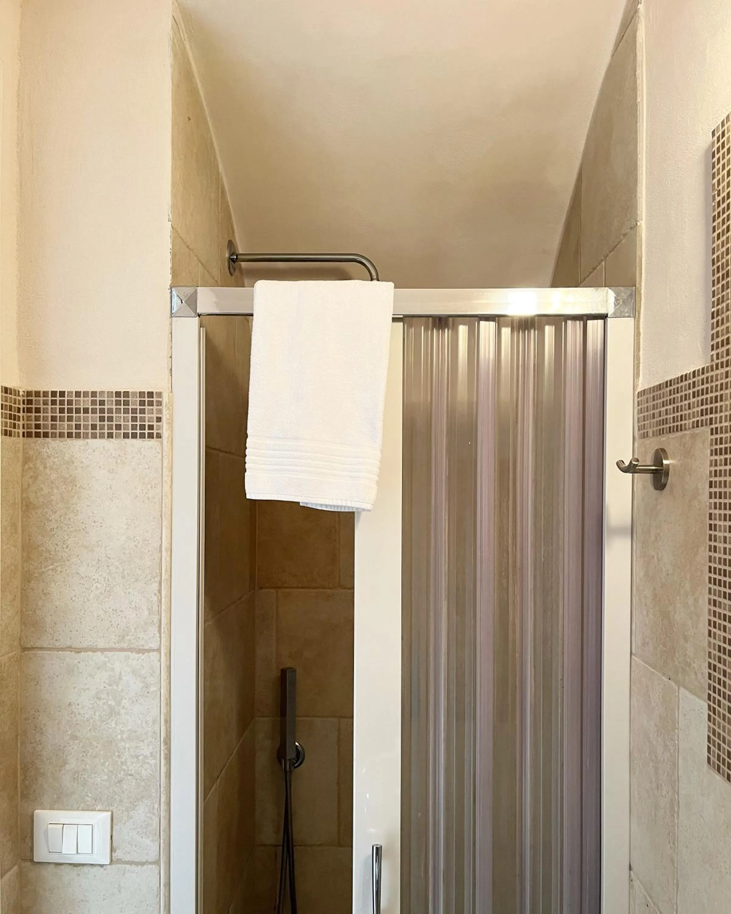 Shower in Donna Nina