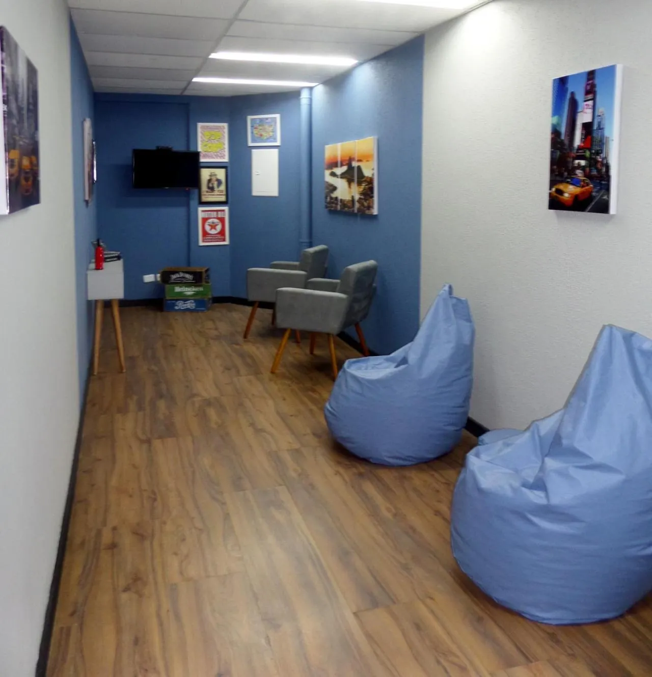 Communal lounge/ TV room in Visto Hostel